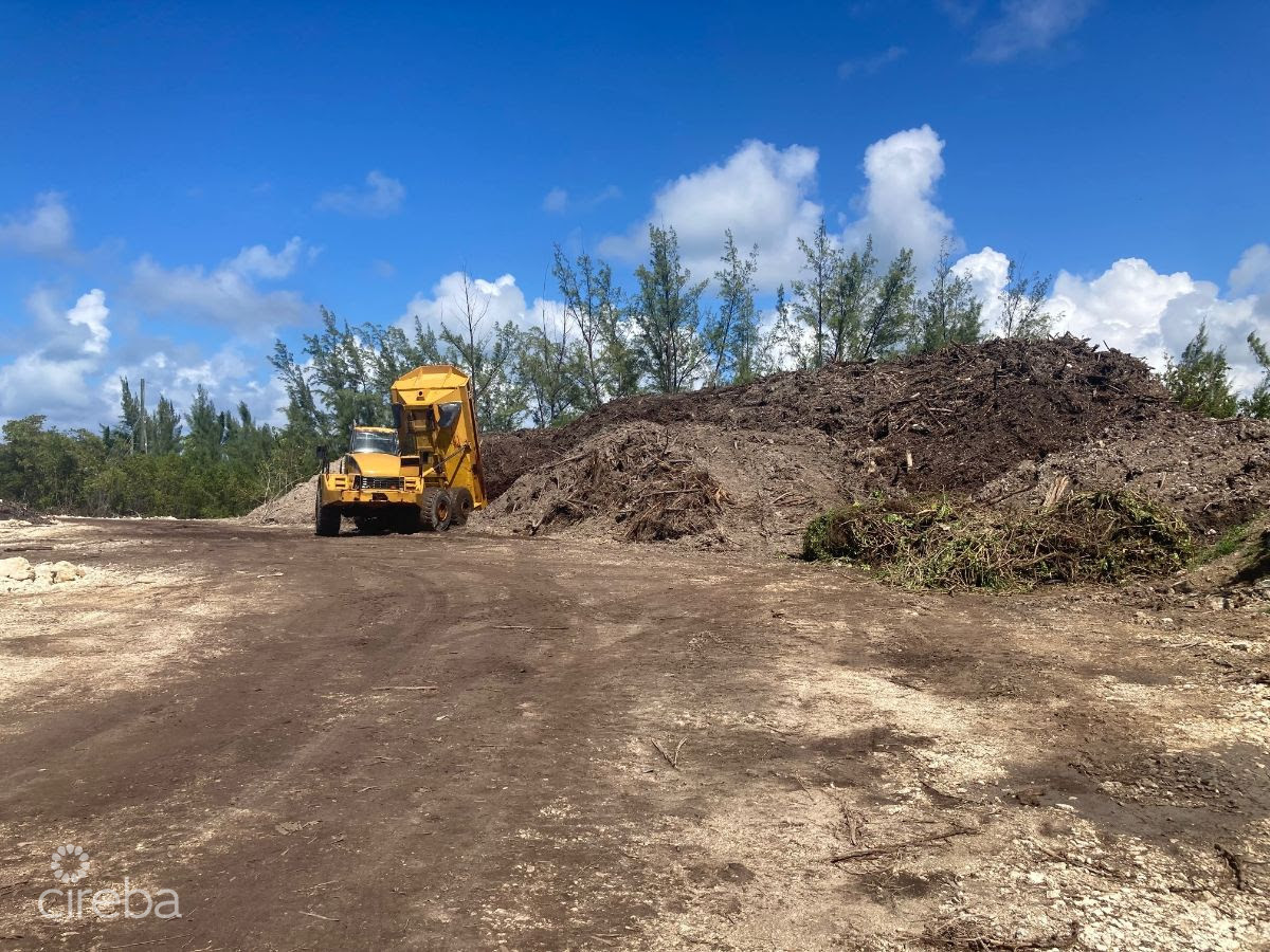 AUBURN BAY, LARGE CANAL FRONT LOT