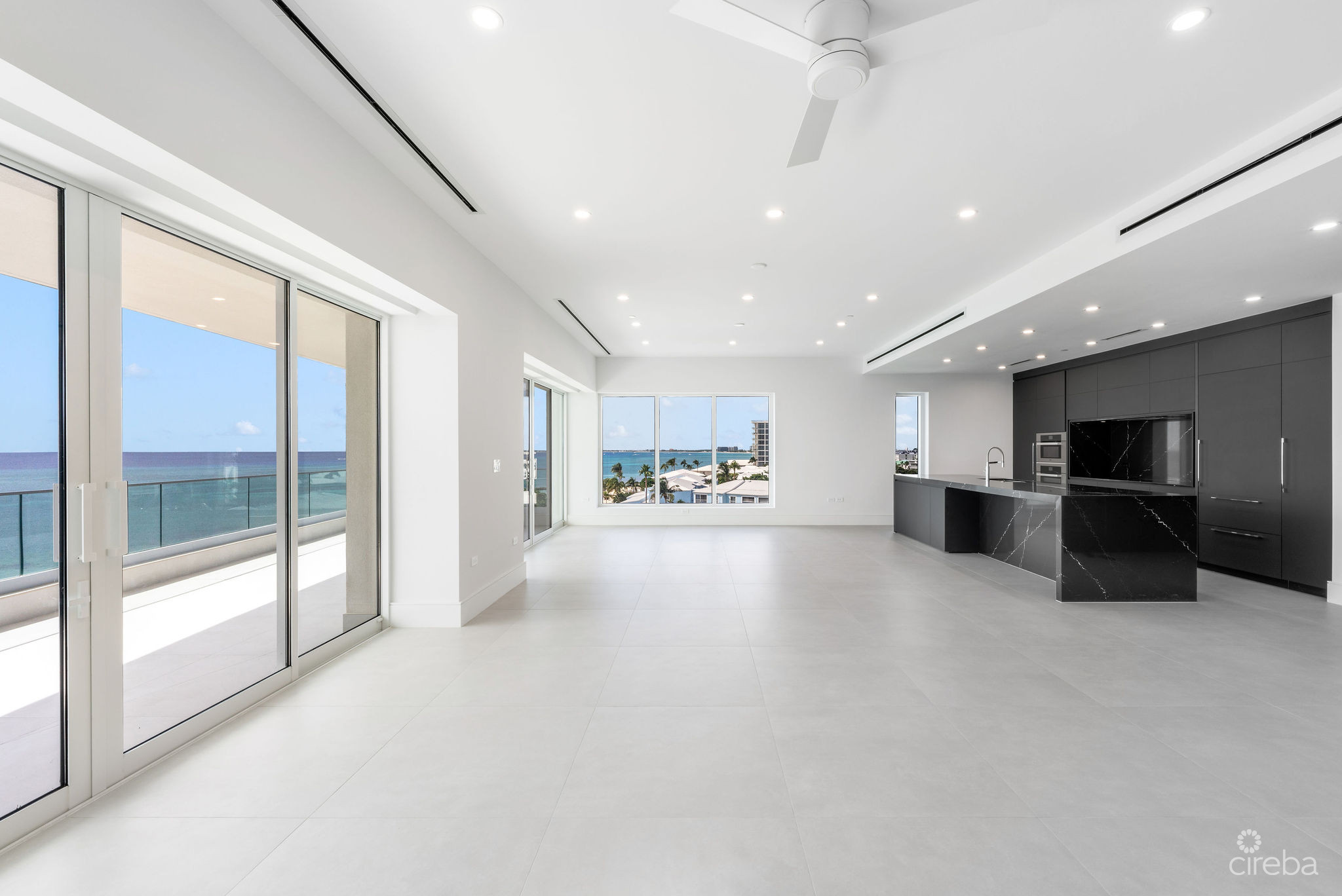AQUA – BEACHFRONT RESIDENCE #5, SEVEN MILE BEACH