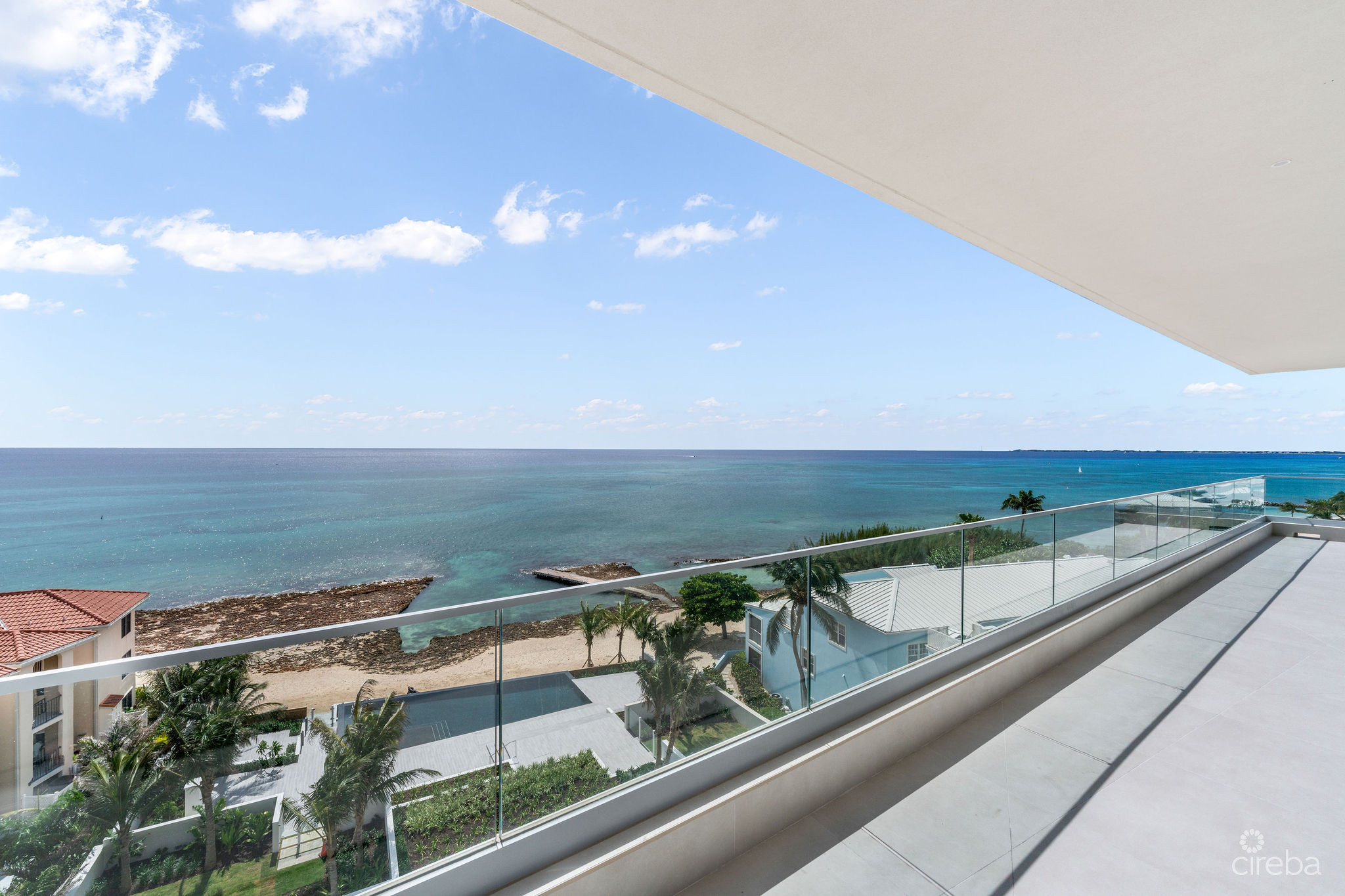 AQUA – BEACHFRONT RESIDENCE #5, SEVEN MILE BEACH