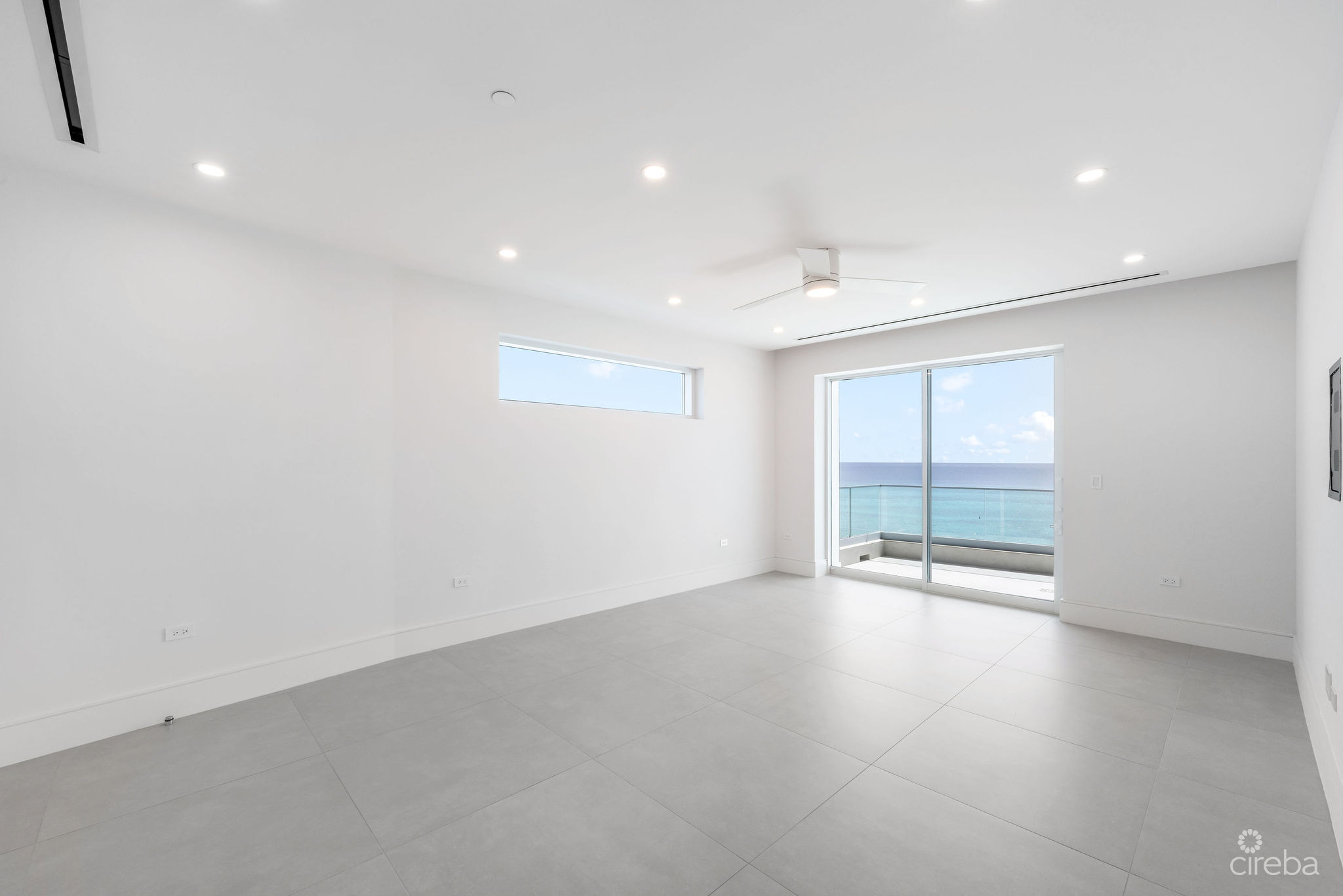 AQUA – BEACHFRONT RESIDENCE #5, SEVEN MILE BEACH