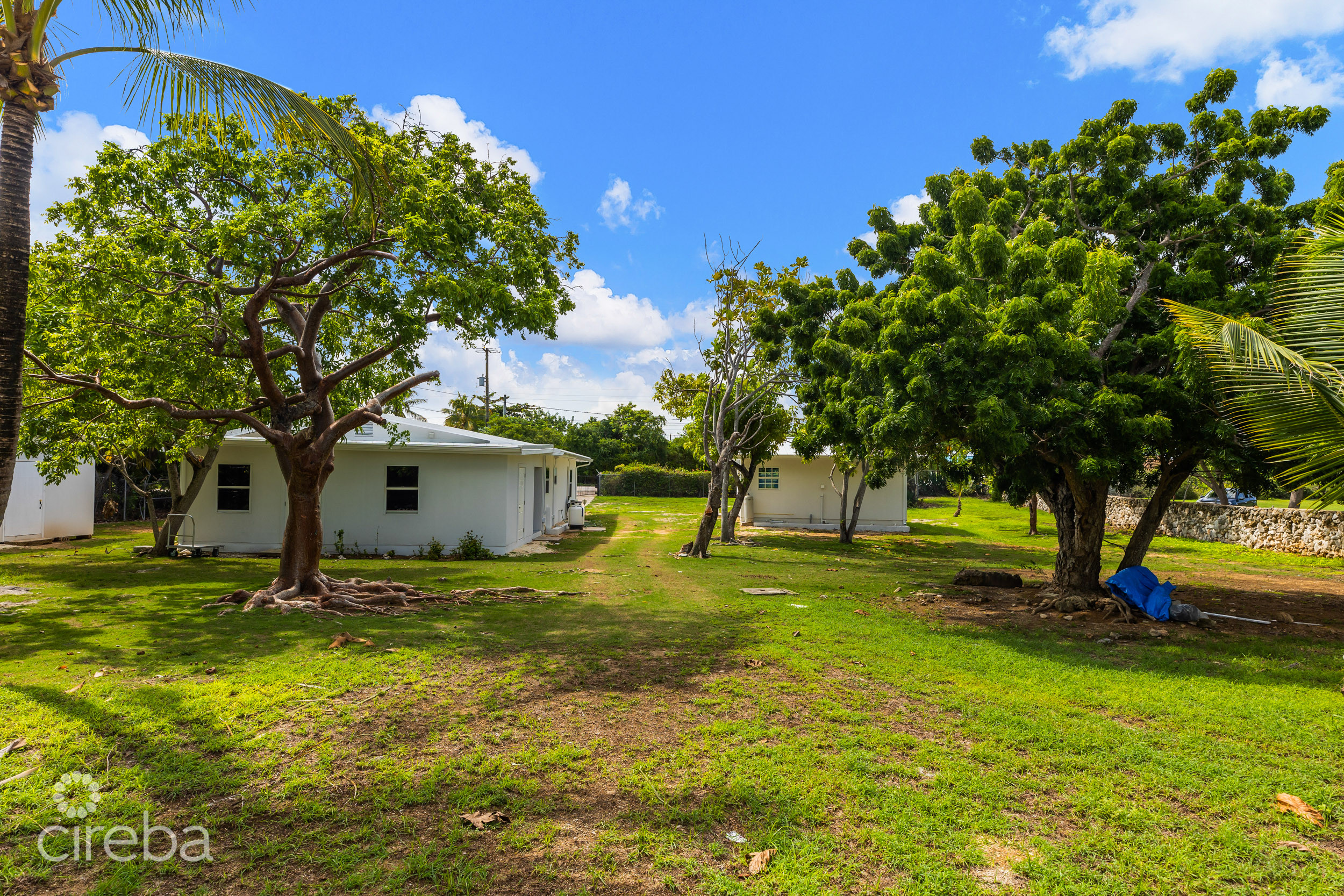 130 FT OCEANFRONT SITE: 1.88 ACRES  ON CONCH POINT RD