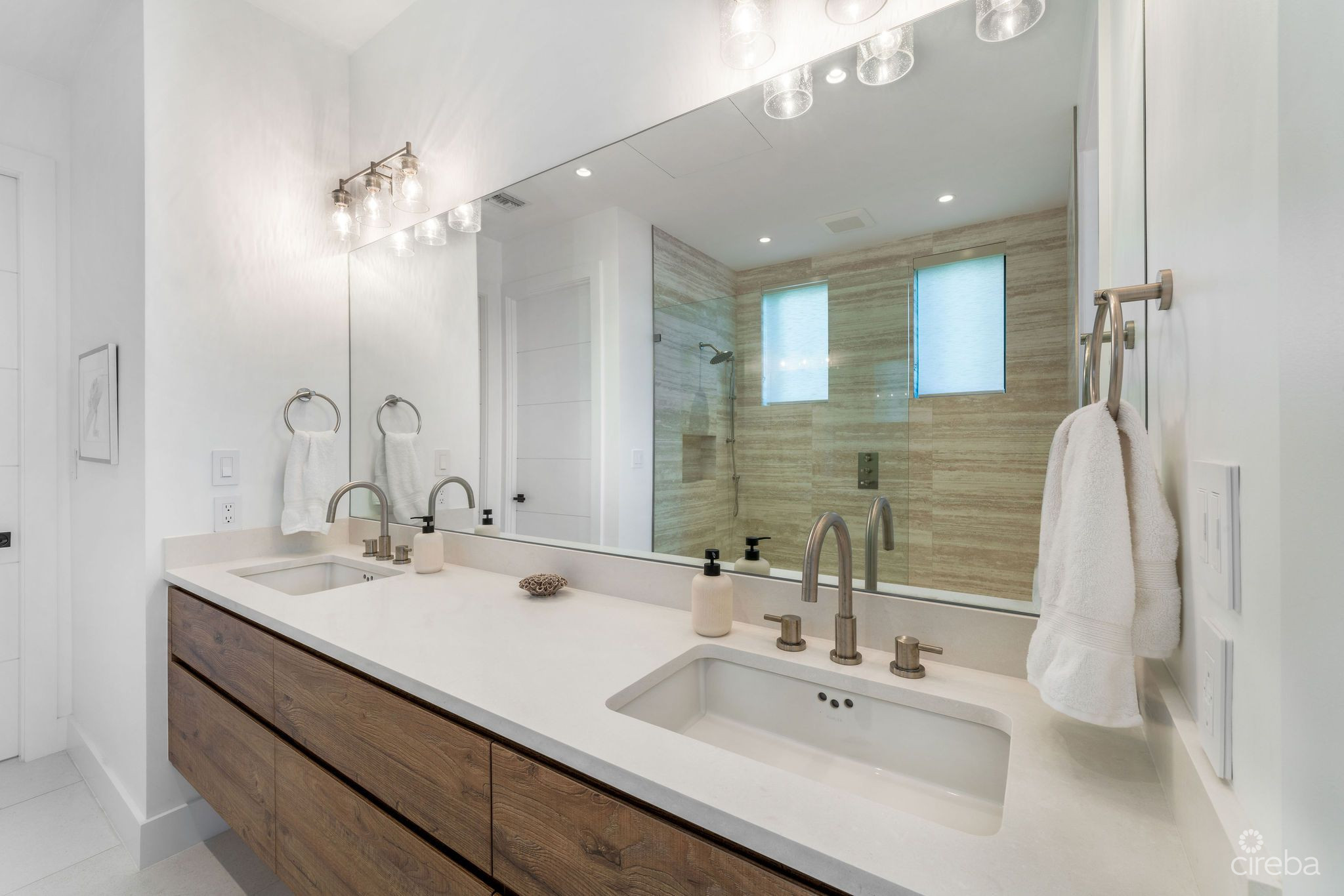60 LALIQUE PENINSULA QUAY – LAID-BACK LUXURY FAMILY HOME IN CRYSTAL HARBOUR