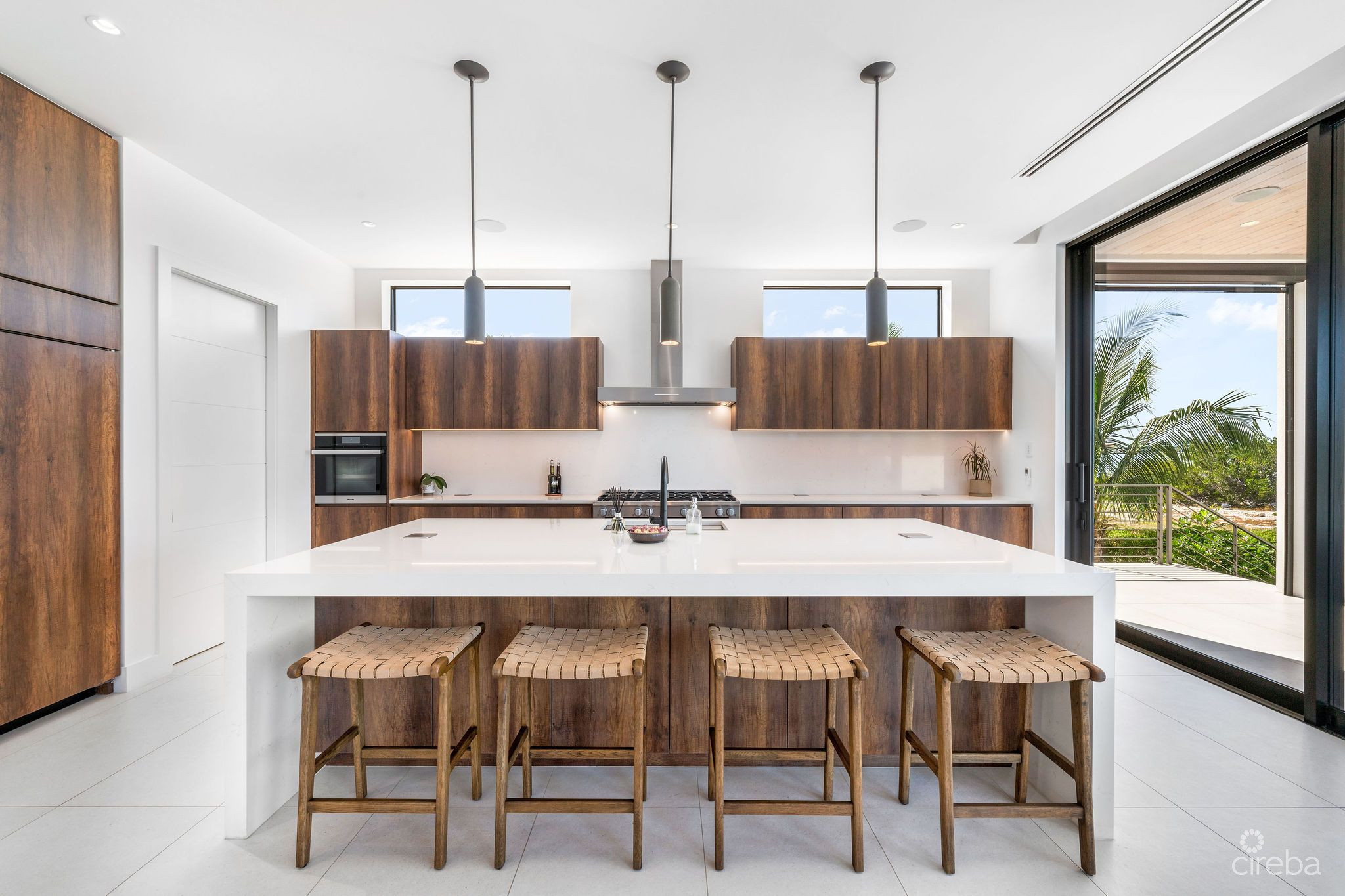 60 LALIQUE PENINSULA QUAY – LAID-BACK LUXURY FAMILY HOME IN CRYSTAL HARBOUR