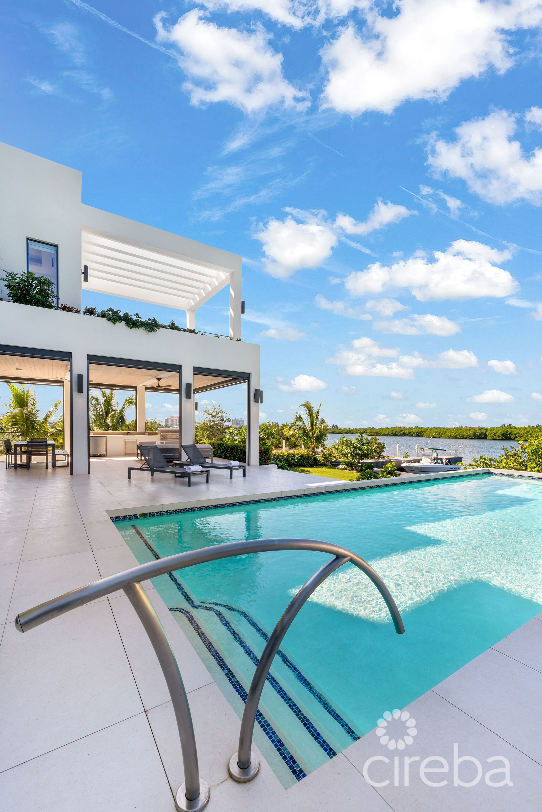 60 LALIQUE PENINSULA QUAY – LAID-BACK LUXURY FAMILY HOME IN CRYSTAL HARBOUR