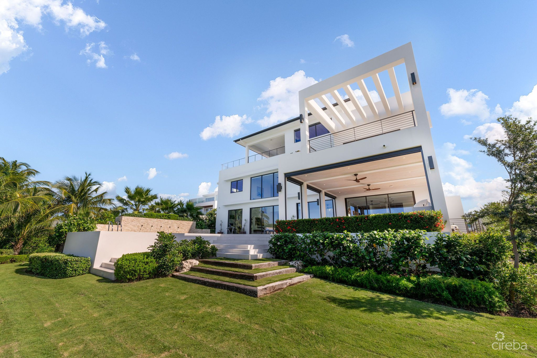 60 LALIQUE PENINSULA QUAY – LAID-BACK LUXURY FAMILY HOME IN CRYSTAL HARBOUR