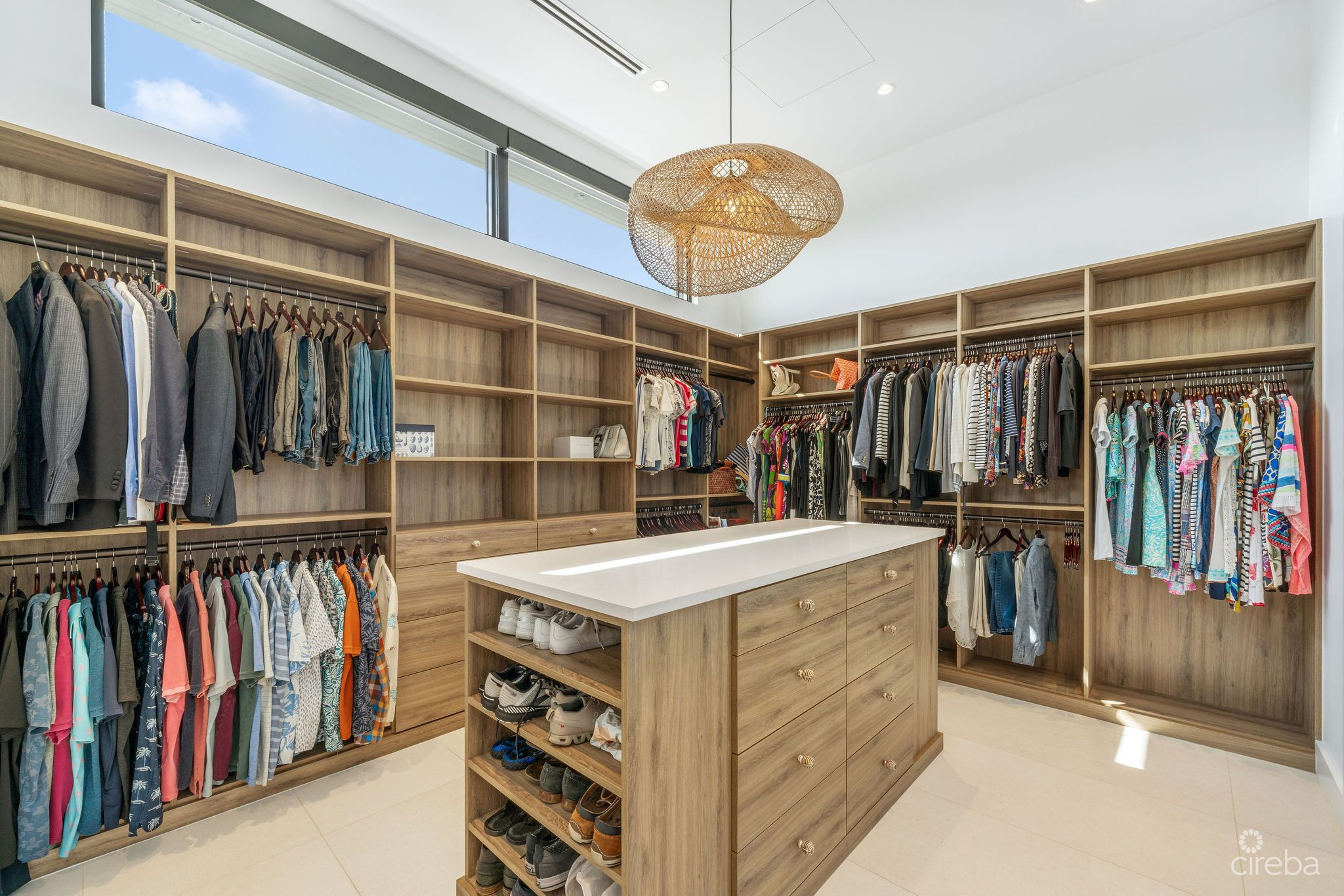 60 LALIQUE PENINSULA QUAY – LAID-BACK LUXURY FAMILY HOME IN CRYSTAL HARBOUR