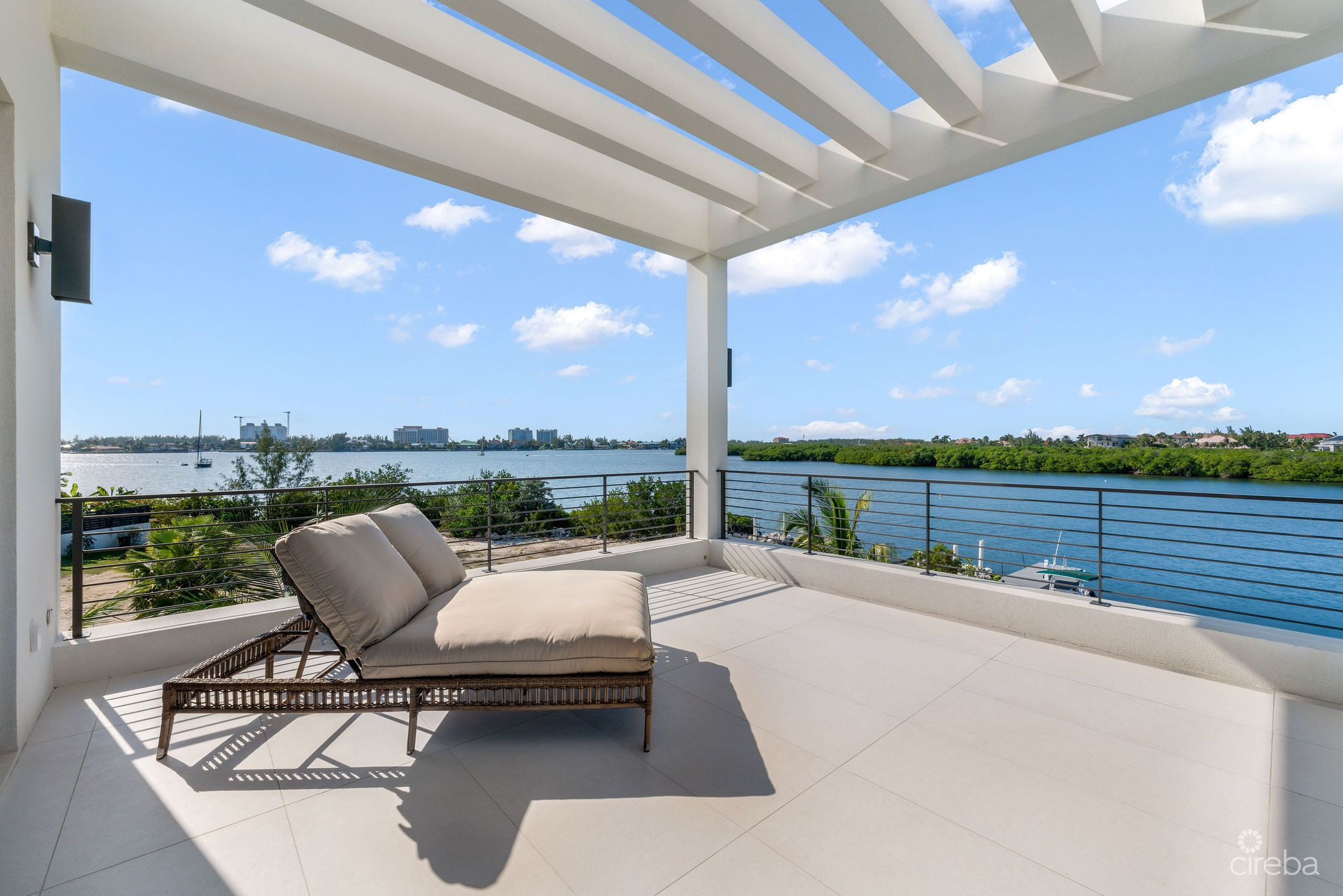60 LALIQUE PENINSULA QUAY – LAID-BACK LUXURY FAMILY HOME IN CRYSTAL HARBOUR