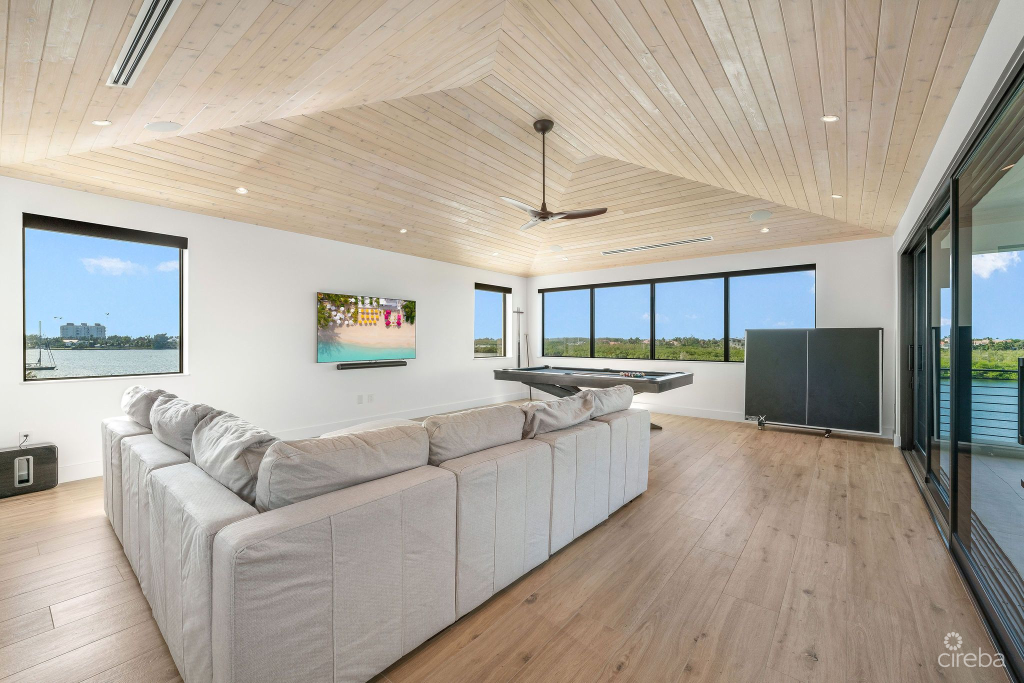60 LALIQUE PENINSULA QUAY – LAID-BACK LUXURY FAMILY HOME IN CRYSTAL HARBOUR