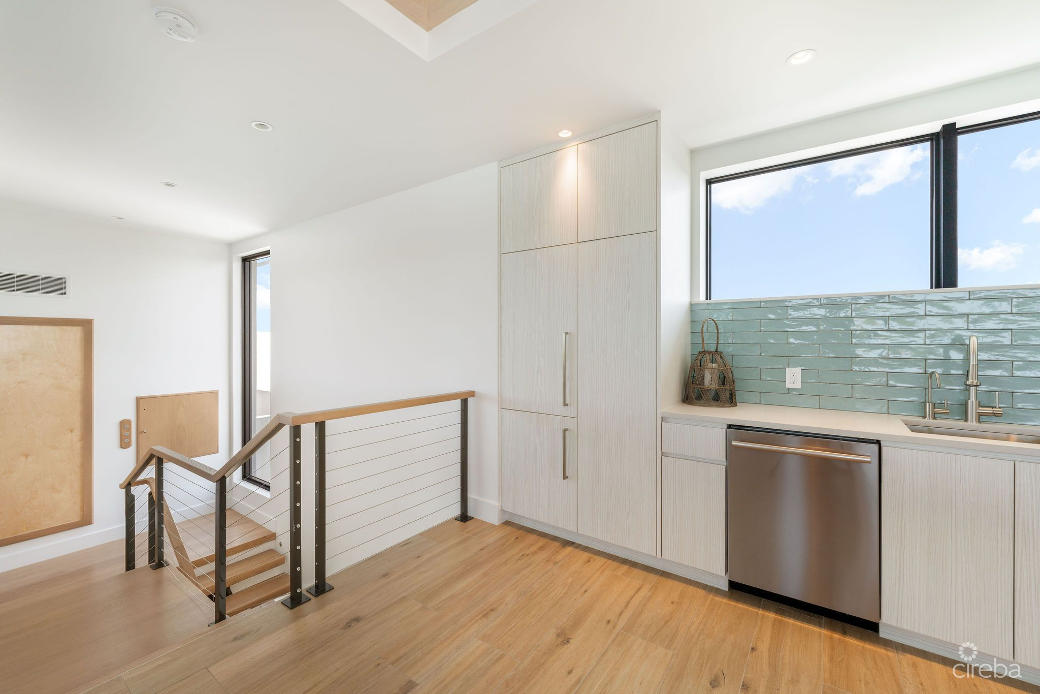 60 LALIQUE PENINSULA QUAY – LAID-BACK LUXURY FAMILY HOME IN CRYSTAL HARBOUR