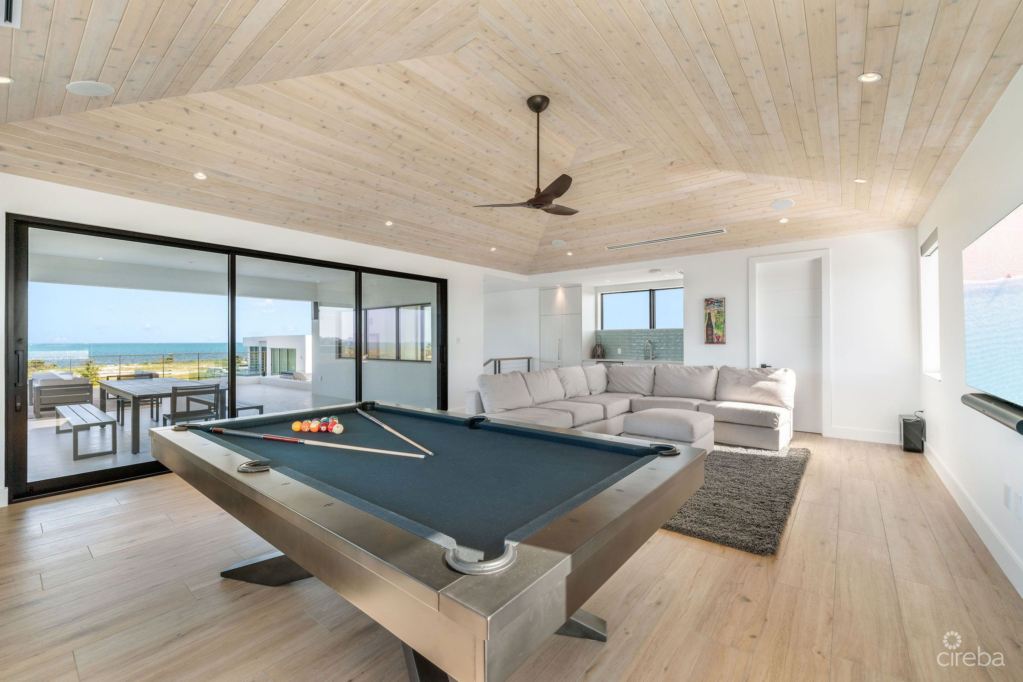 60 LALIQUE PENINSULA QUAY – LAID-BACK LUXURY FAMILY HOME IN CRYSTAL HARBOUR