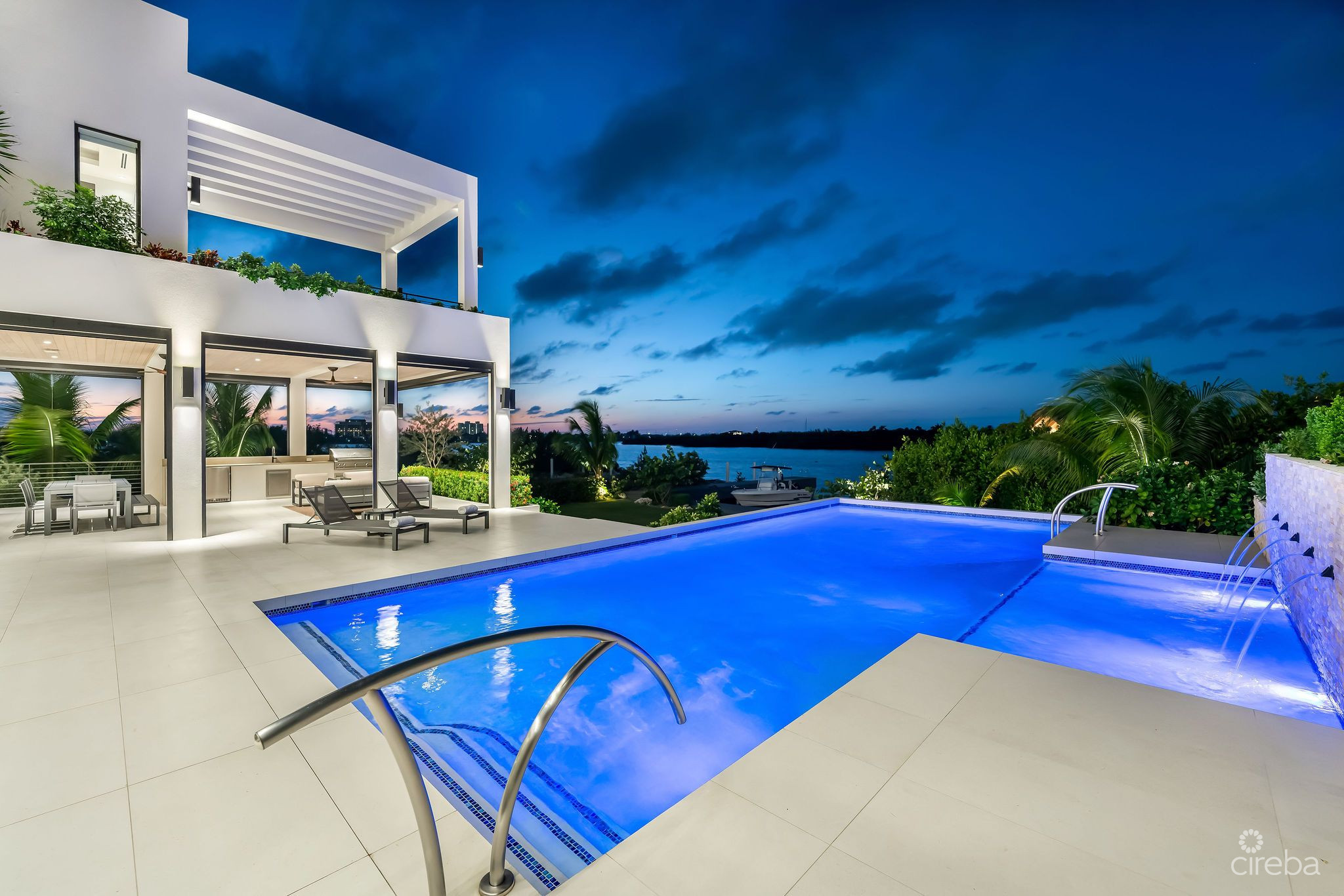 60 LALIQUE PENINSULA QUAY – LAID-BACK LUXURY FAMILY HOME IN CRYSTAL HARBOUR