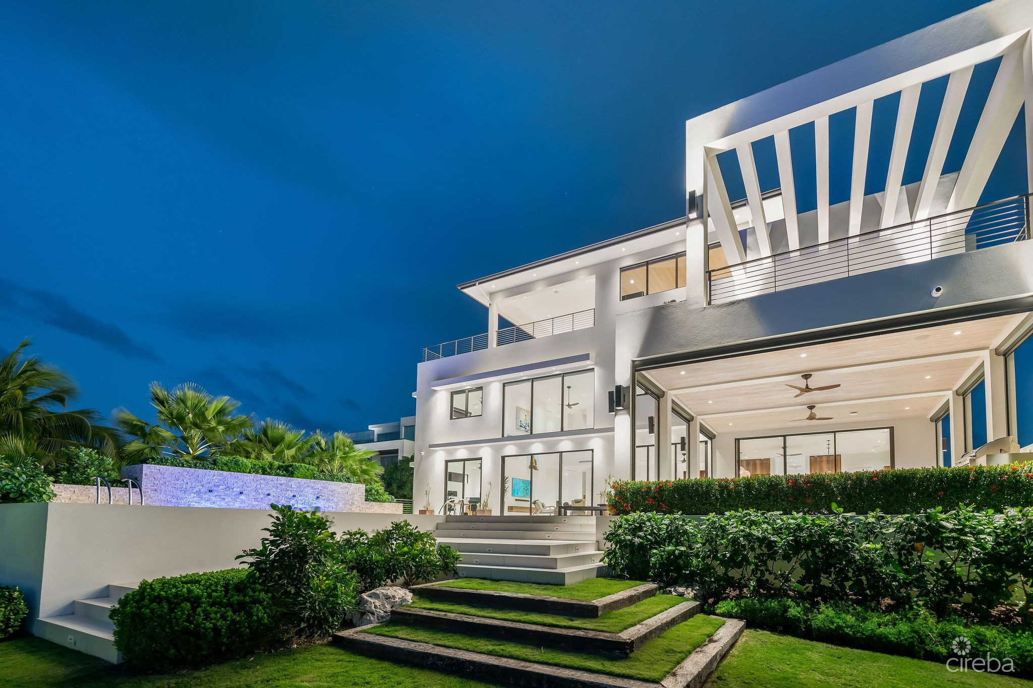 60 LALIQUE PENINSULA QUAY – LAID-BACK LUXURY FAMILY HOME IN CRYSTAL HARBOUR