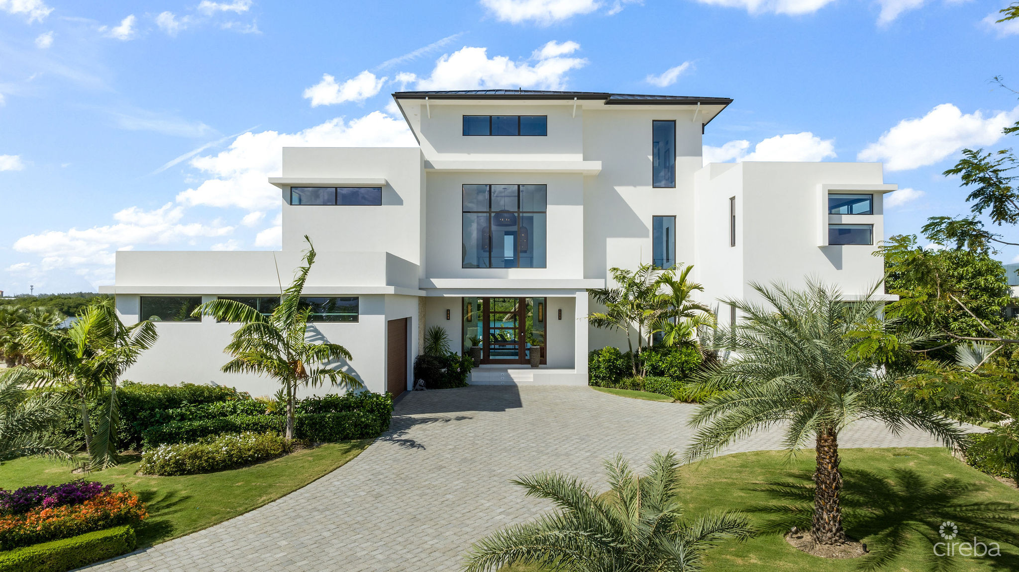 60 LALIQUE PENINSULA QUAY – LAID-BACK LUXURY FAMILY HOME IN CRYSTAL HARBOUR