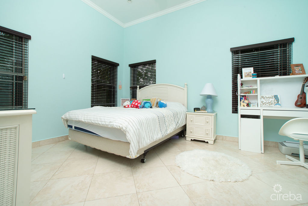 CANAL FRONT – FAMILY HOME SAVANNAH