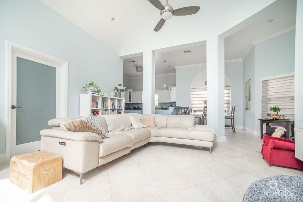 CANAL FRONT – FAMILY HOME SAVANNAH