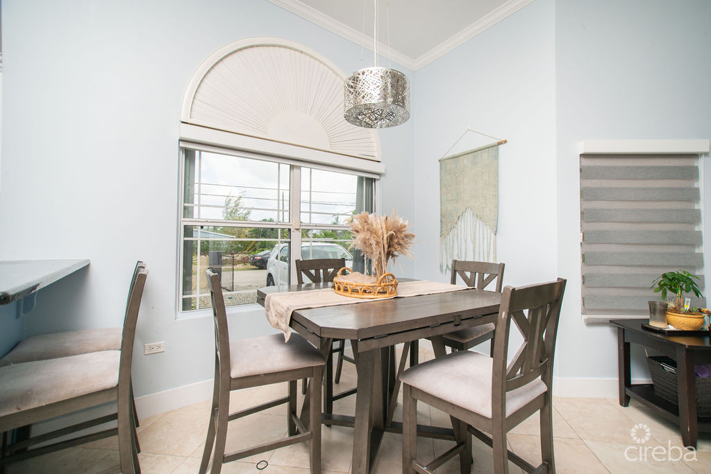 CANAL FRONT – FAMILY HOME SAVANNAH