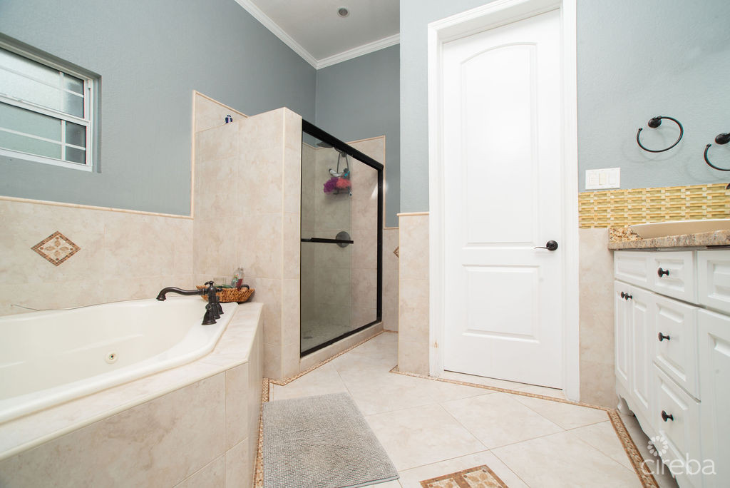 CANAL FRONT – FAMILY HOME SAVANNAH