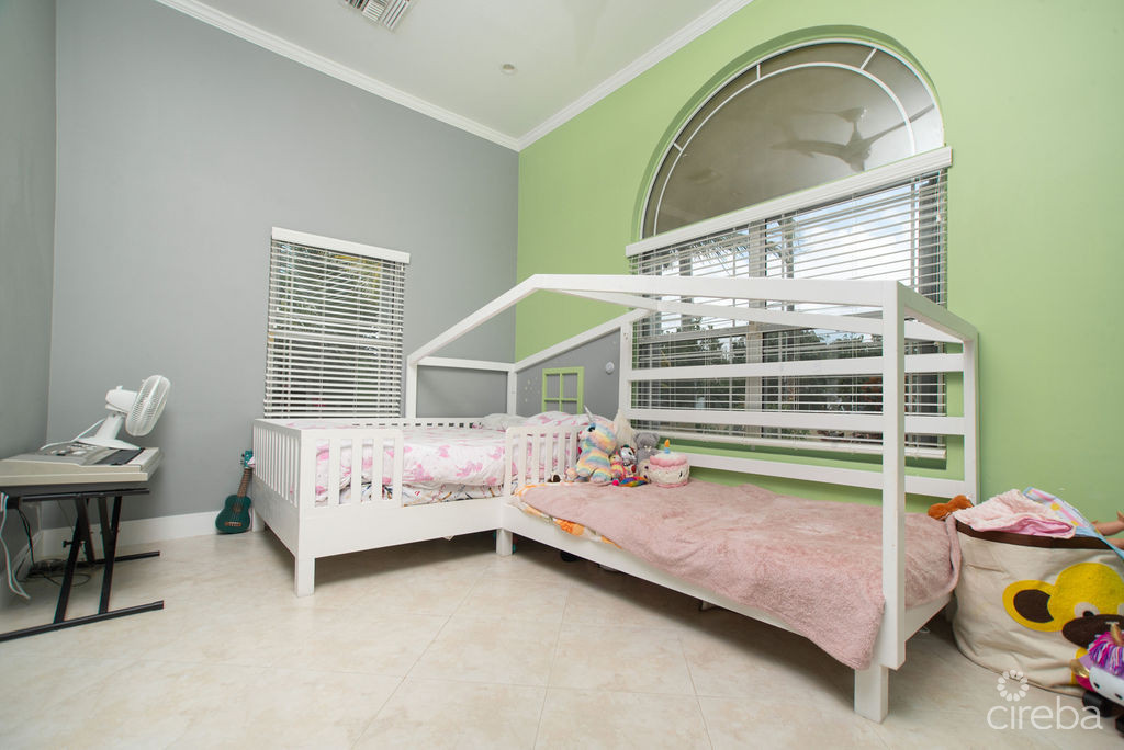 CANAL FRONT – FAMILY HOME SAVANNAH