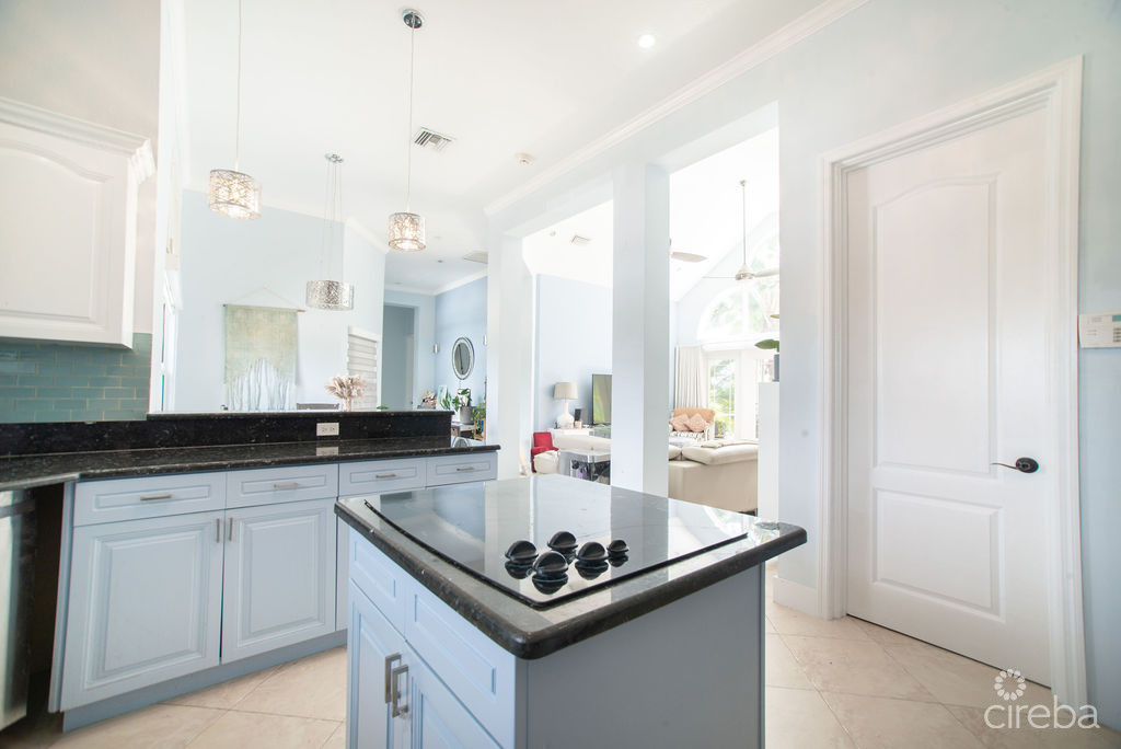 CANAL FRONT – FAMILY HOME SAVANNAH