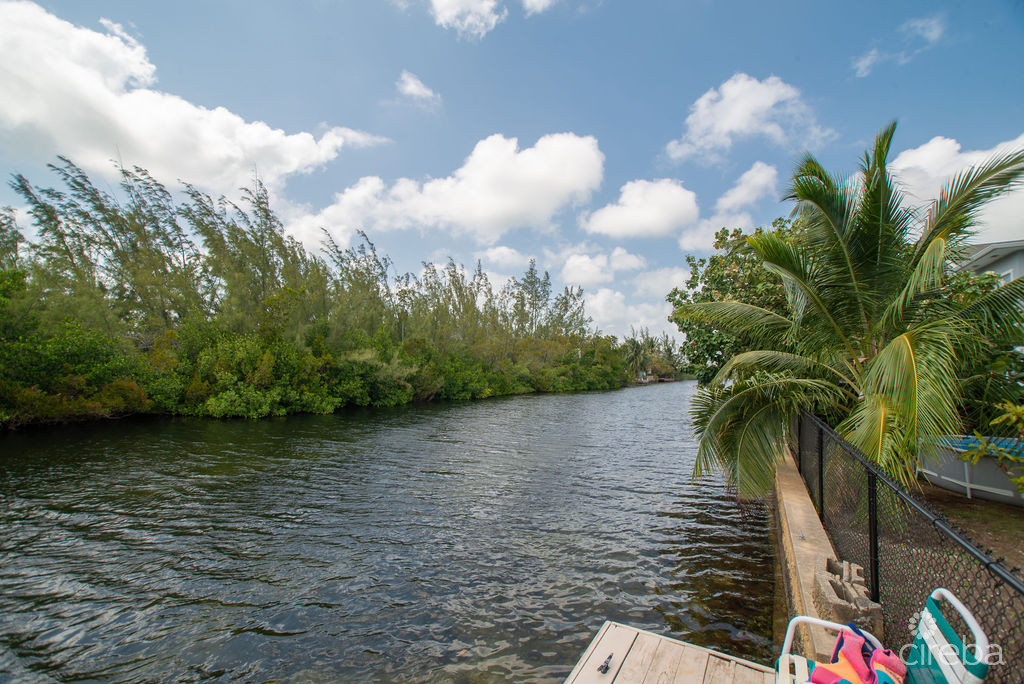 CANAL FRONT – FAMILY HOME SAVANNAH