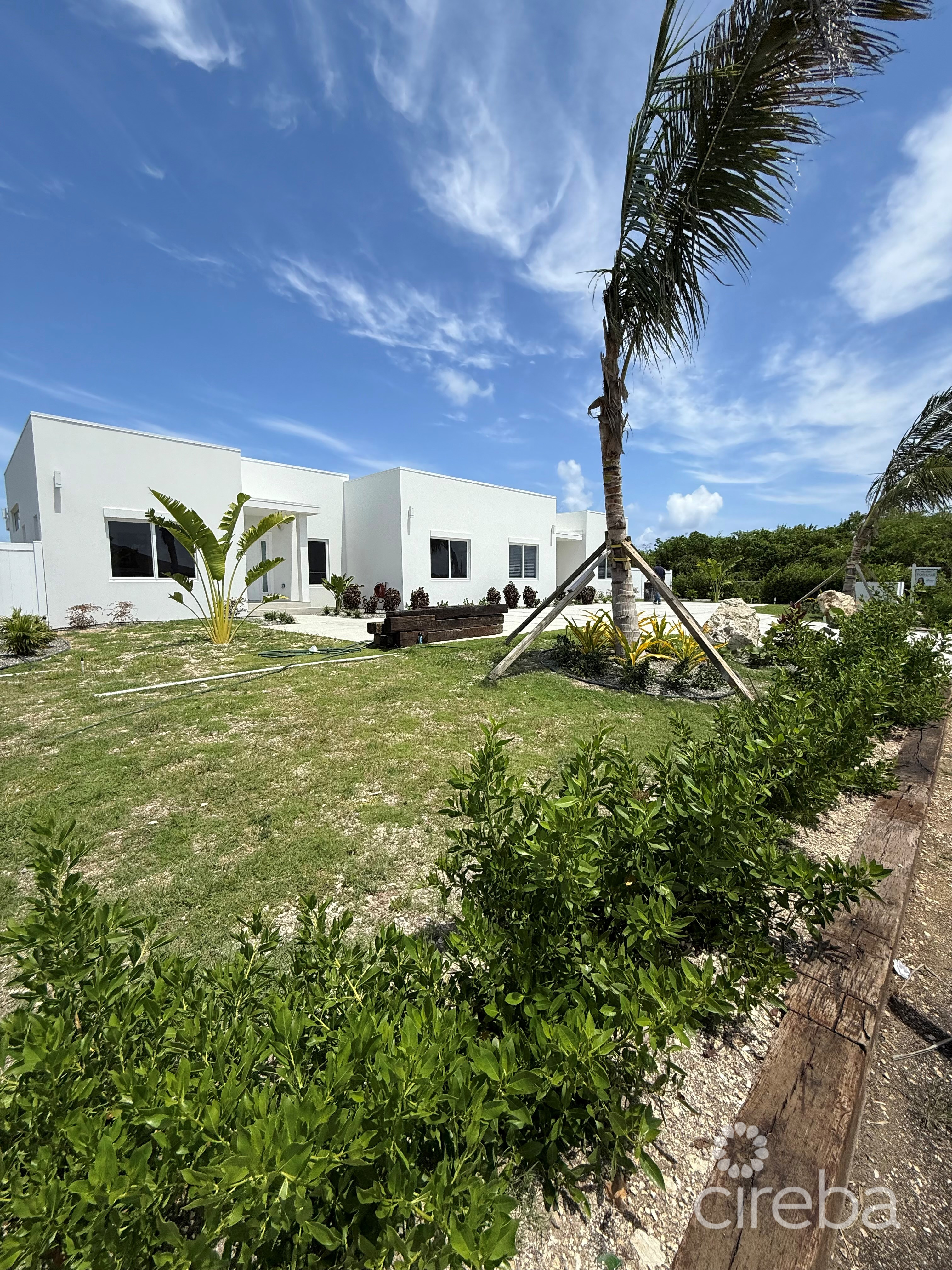 BODDEN TOWN DUPLEX – BLANCO, UNIT A