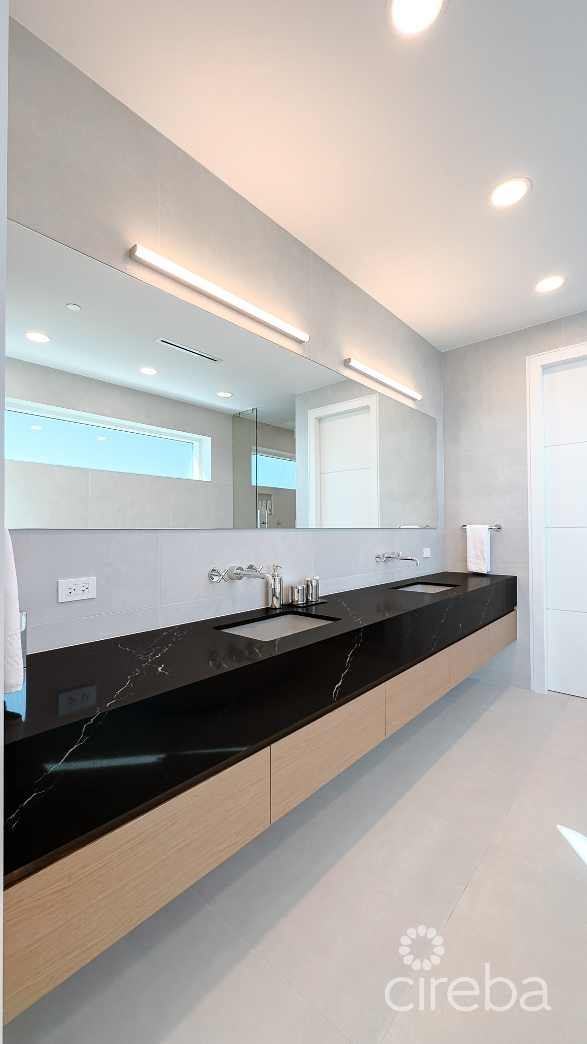 AQUA RESIDENCE 7 – LUXURY SEVEN MILE BEACH CONDO (FULLY FURNISHED)