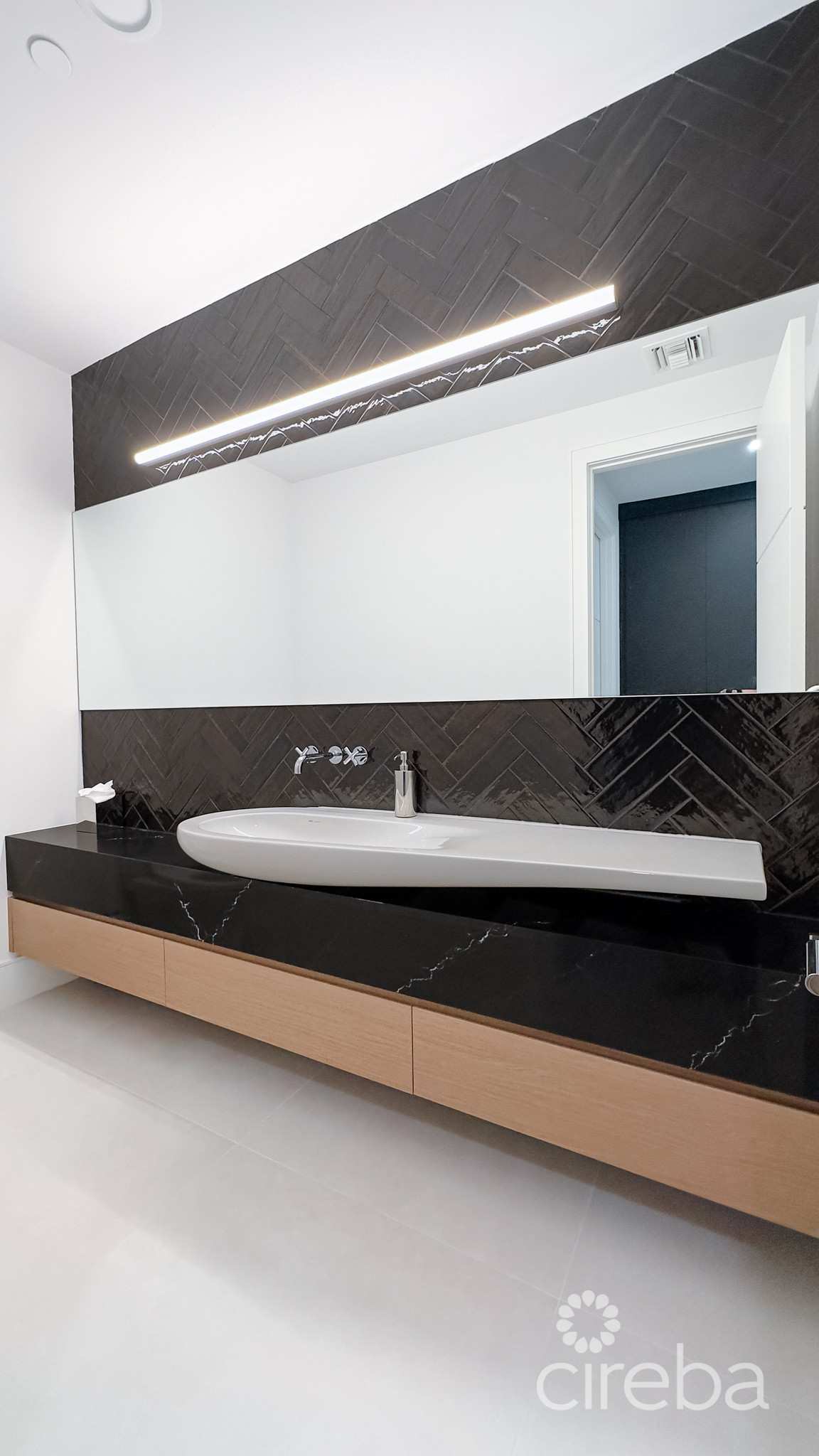 AQUA RESIDENCE 7 – LUXURY SEVEN MILE BEACH CONDO (FULLY FURNISHED)