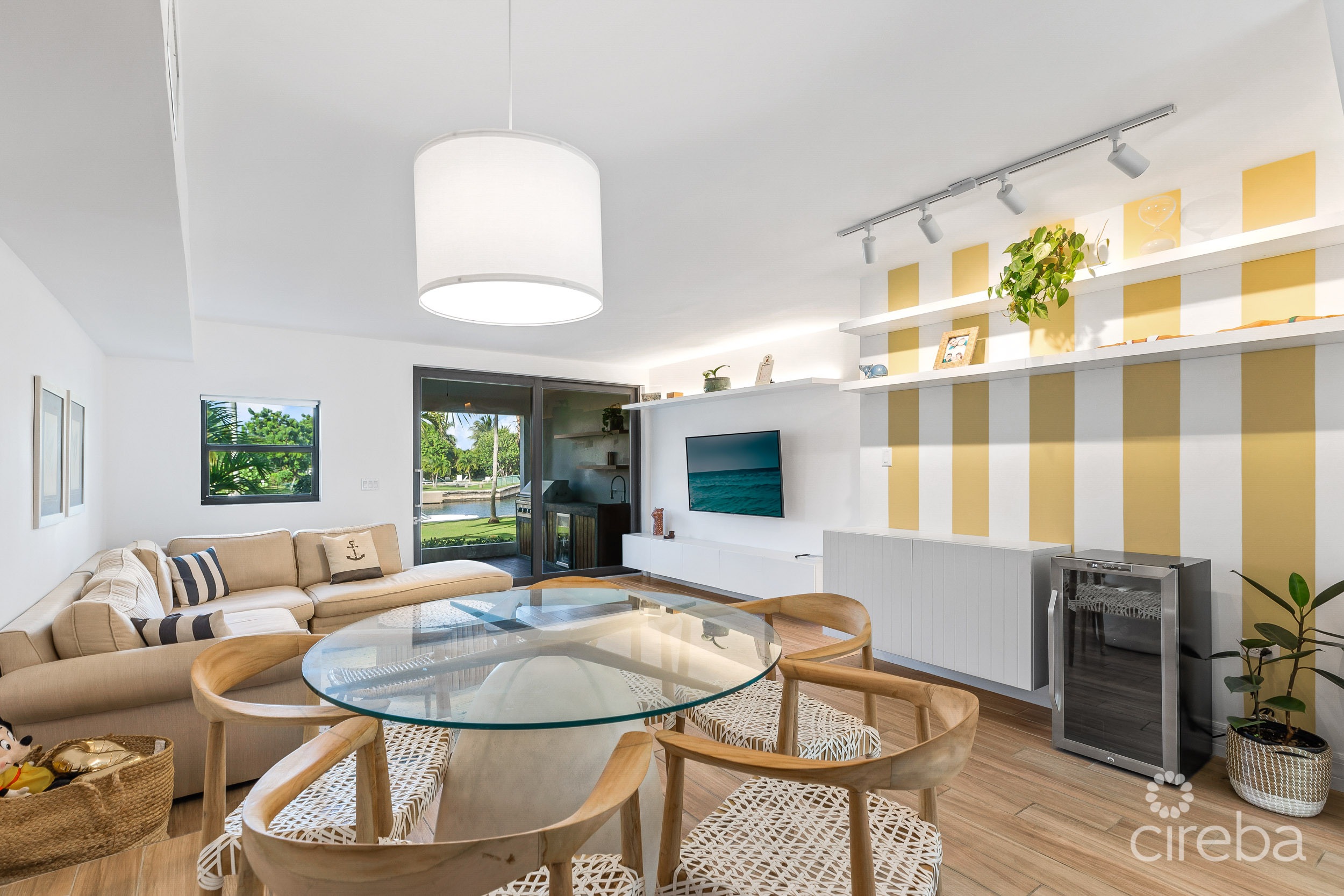 CANALFRONT 4 BED | 4.5 BATH – NEWLY RENOVATED GOVERNORS HARBOUR HOME
