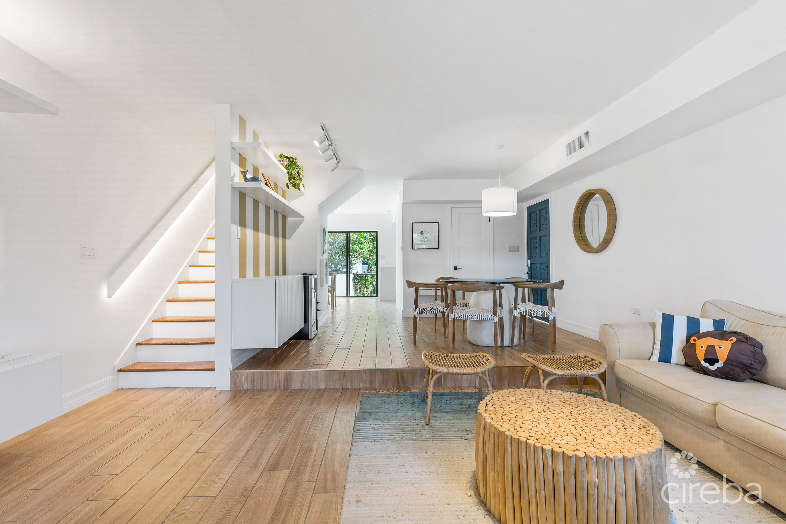 CANALFRONT 4 BED | 4.5 BATH – NEWLY RENOVATED GOVERNORS HARBOUR HOME