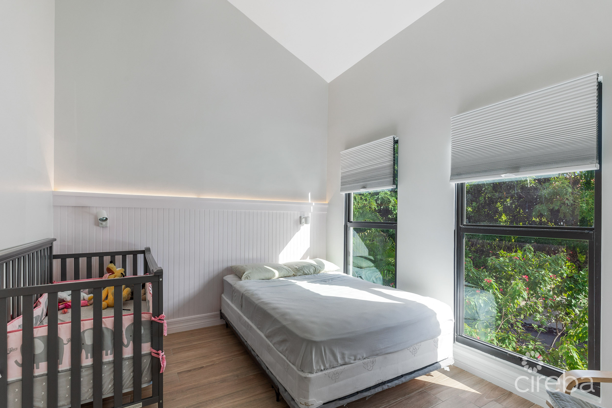 CANALFRONT 4 BED | 4.5 BATH – NEWLY RENOVATED GOVERNORS HARBOUR HOME
