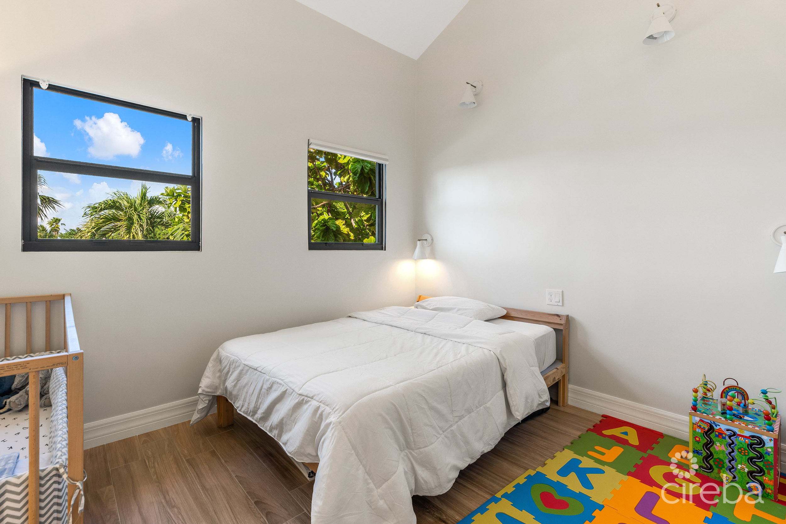 CANALFRONT 4 BED | 4.5 BATH – NEWLY RENOVATED GOVERNORS HARBOUR HOME