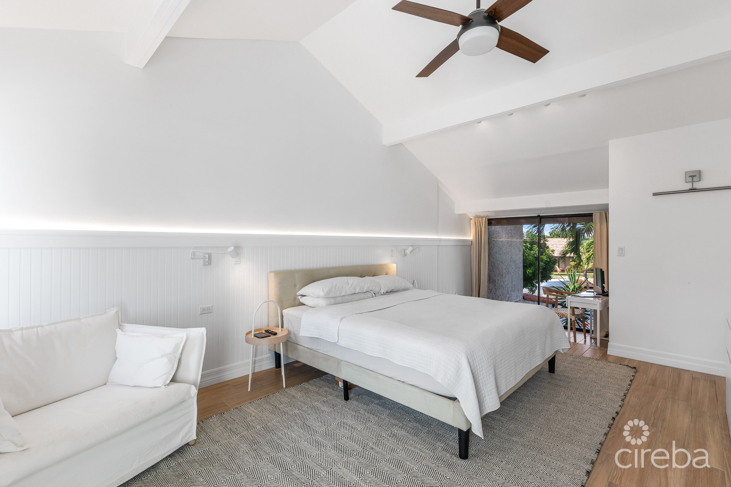 CANALFRONT 4 BED | 4.5 BATH – NEWLY RENOVATED GOVERNORS HARBOUR HOME