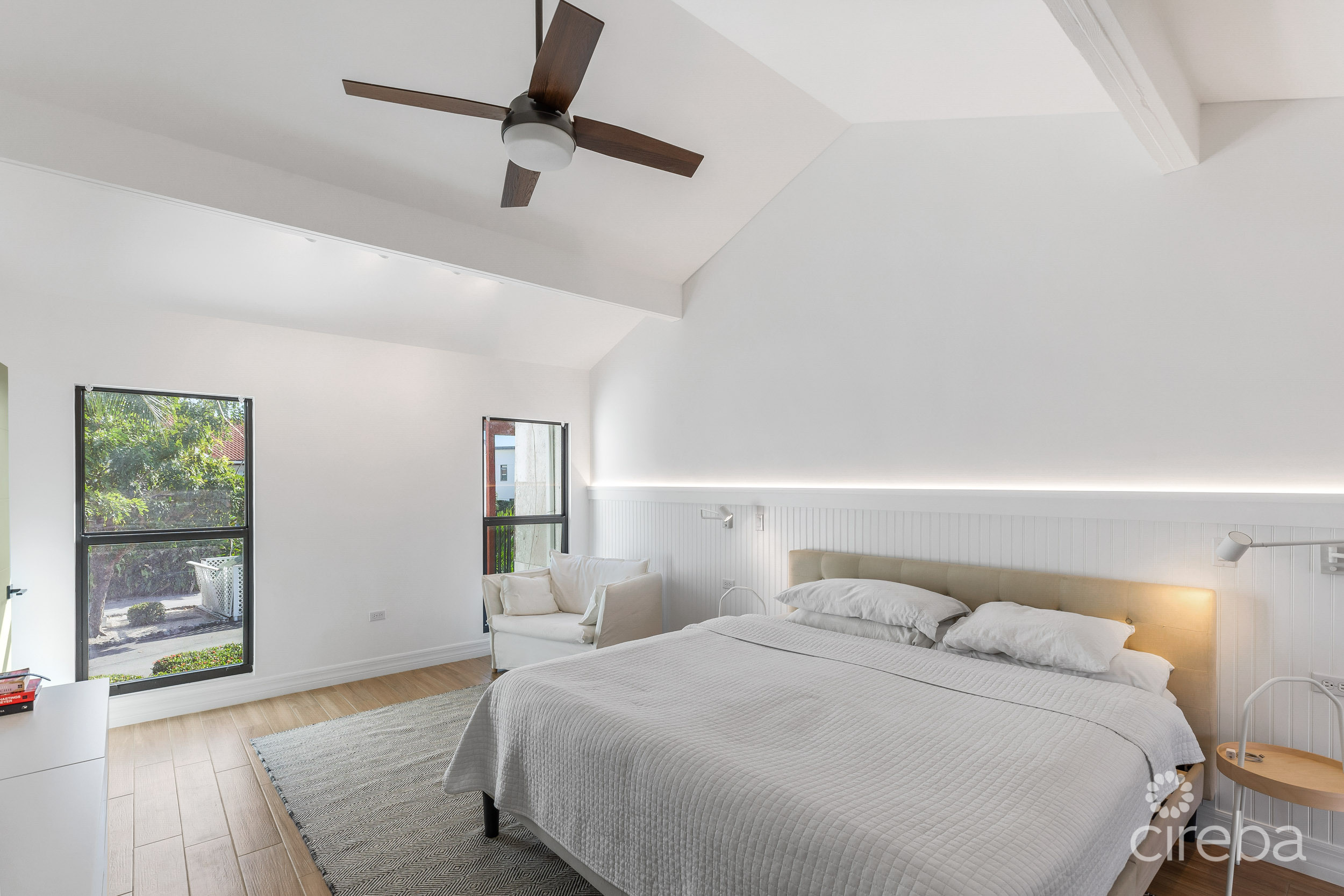 CANALFRONT 4 BED | 4.5 BATH – NEWLY RENOVATED GOVERNORS HARBOUR HOME