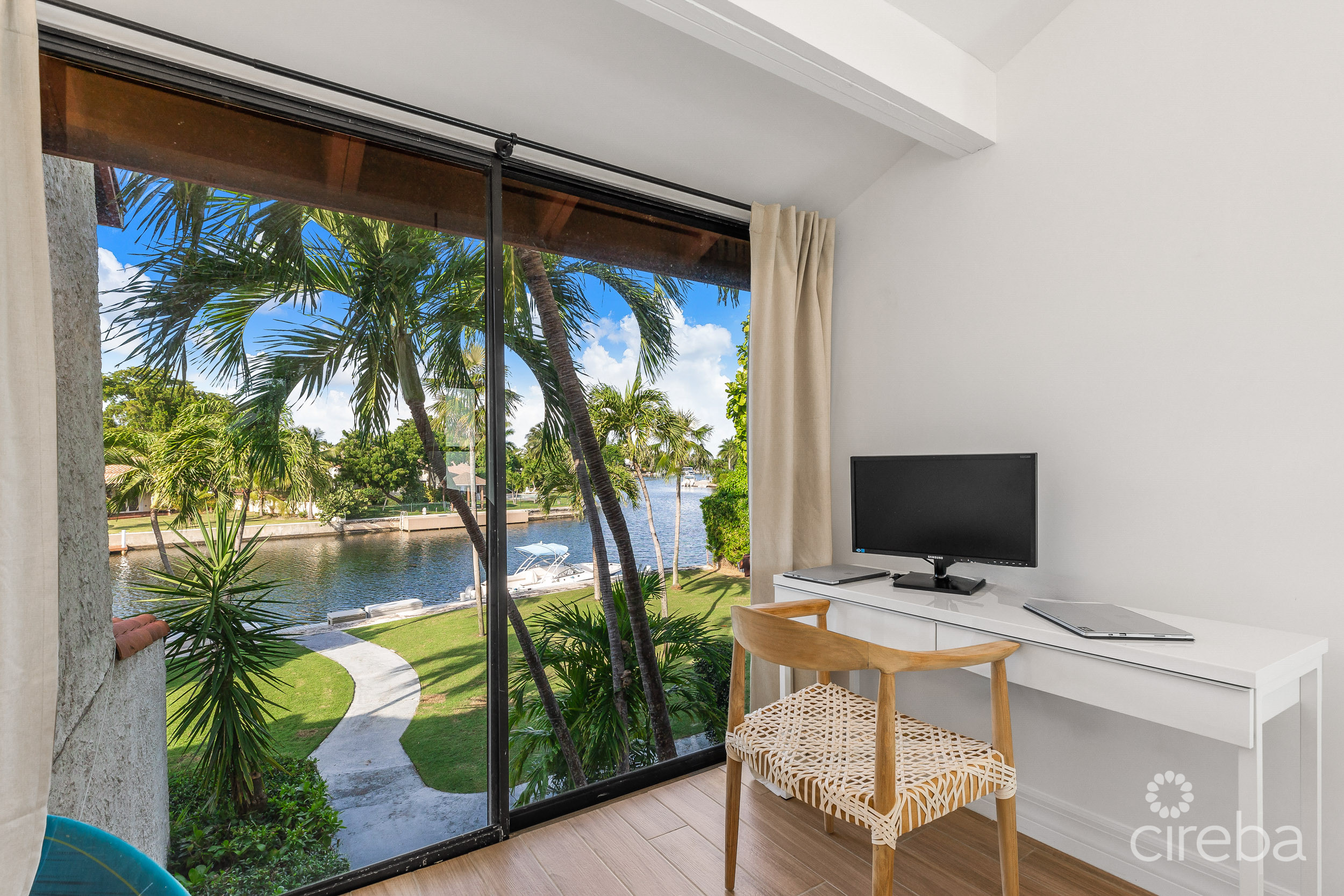 CANALFRONT 4 BED | 4.5 BATH – NEWLY RENOVATED GOVERNORS HARBOUR HOME