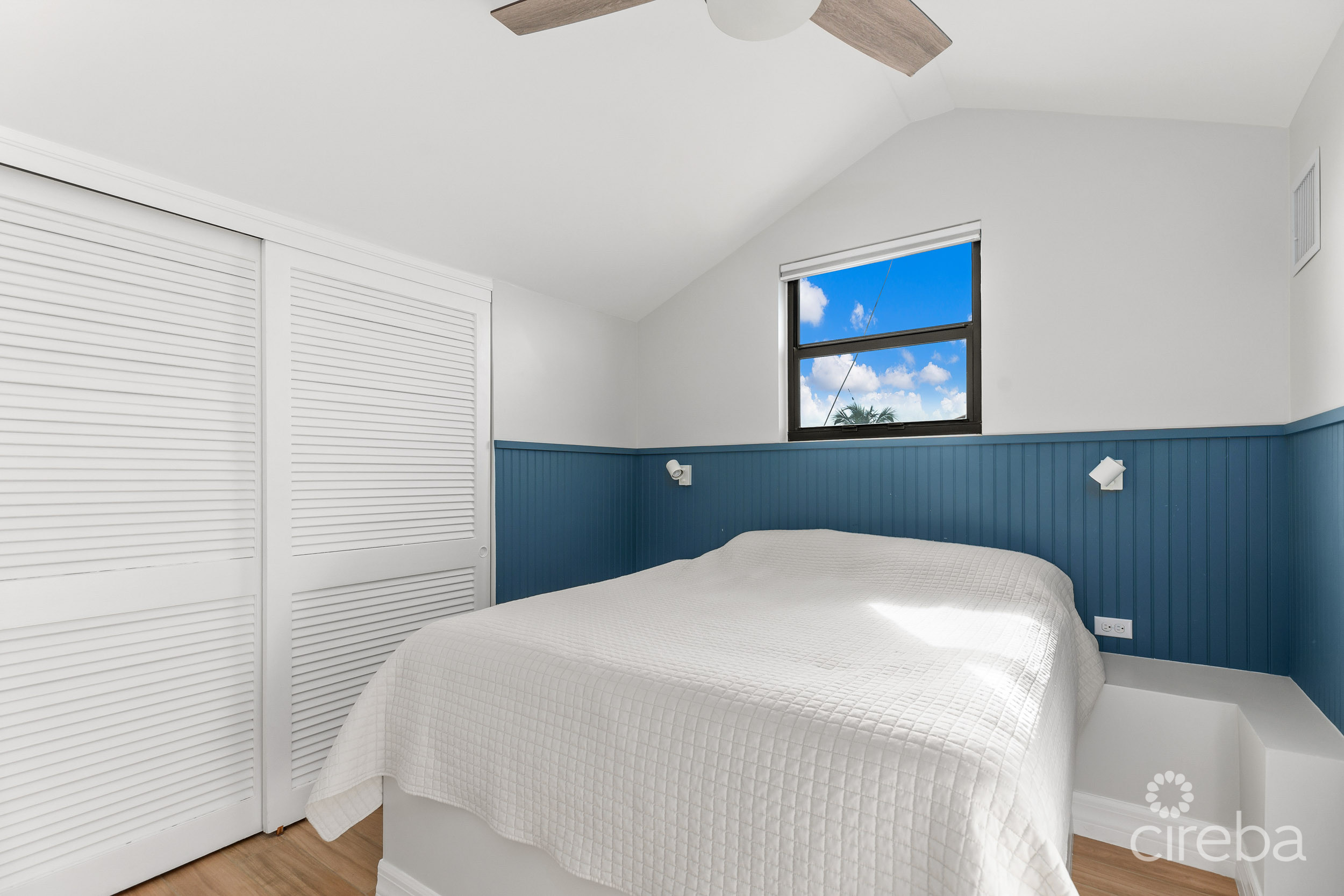 CANALFRONT 4 BED | 4.5 BATH – NEWLY RENOVATED GOVERNORS HARBOUR HOME