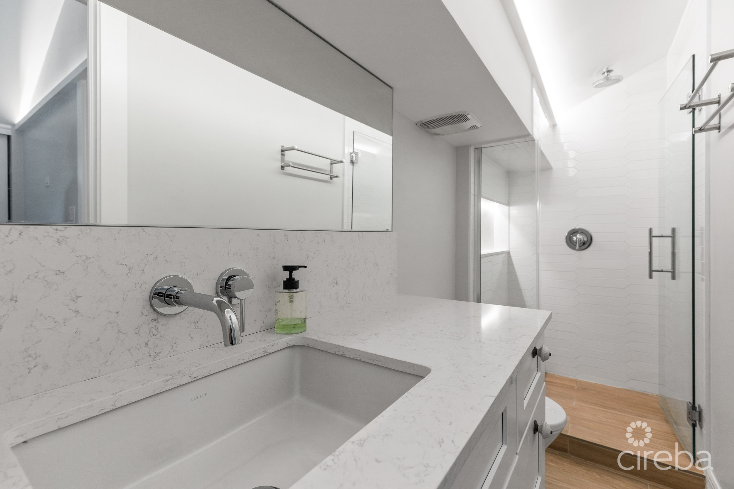 CANALFRONT 4 BED | 4.5 BATH – NEWLY RENOVATED GOVERNORS HARBOUR HOME