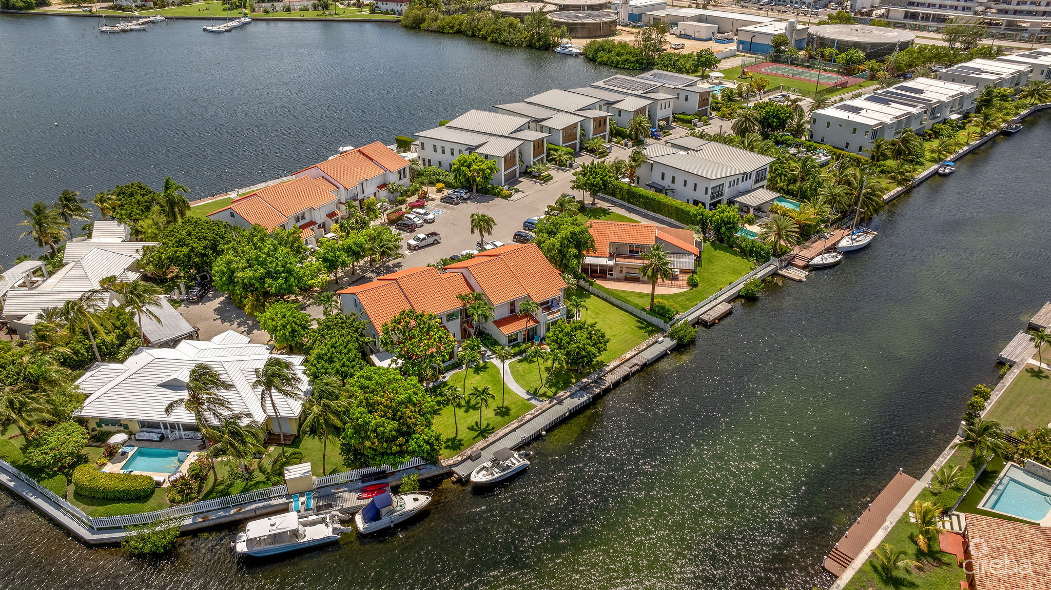 CANALFRONT 4 BED | 4.5 BATH – NEWLY RENOVATED GOVERNORS HARBOUR HOME