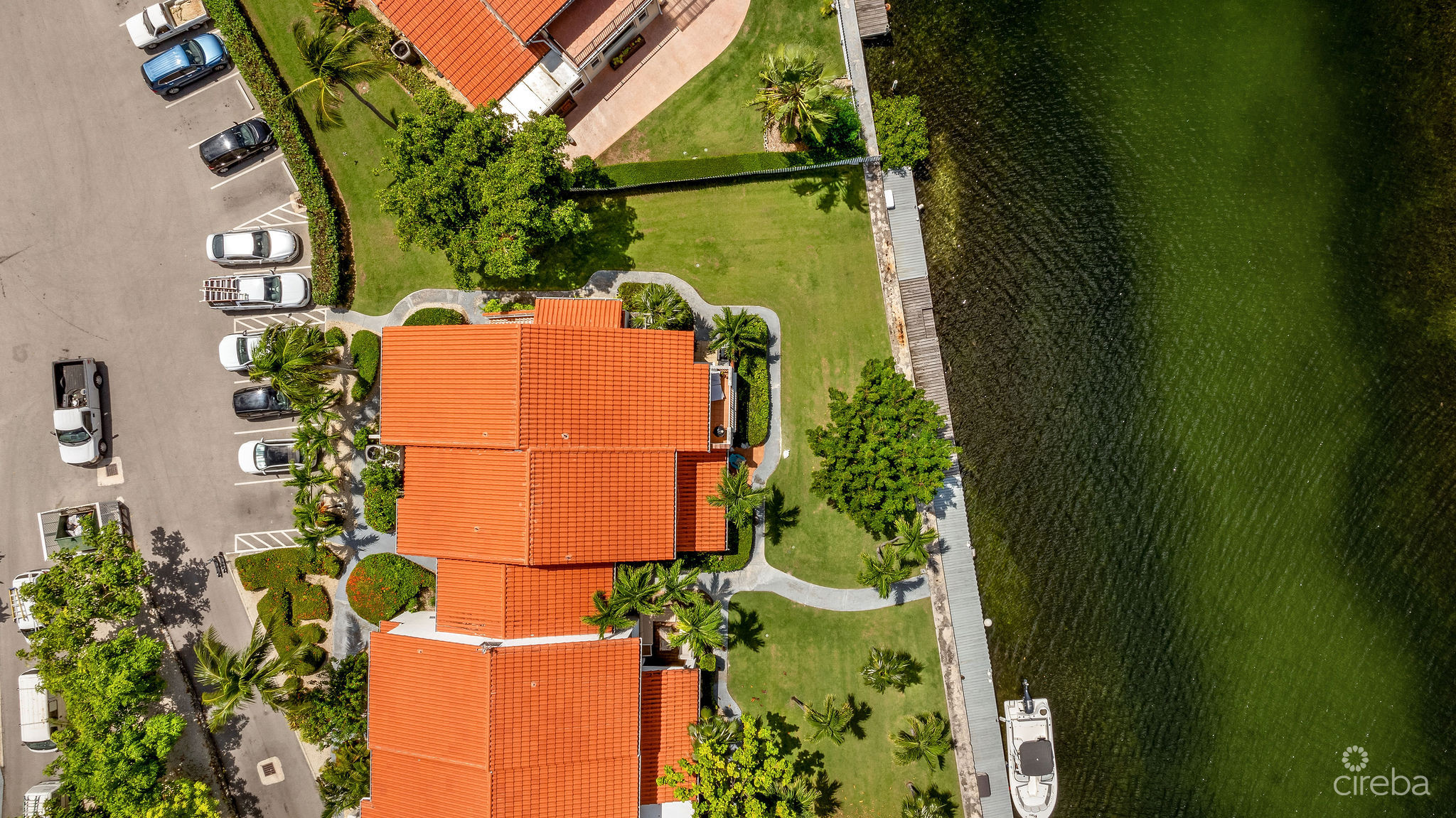 CANALFRONT 4 BED | 4.5 BATH – NEWLY RENOVATED GOVERNORS HARBOUR HOME