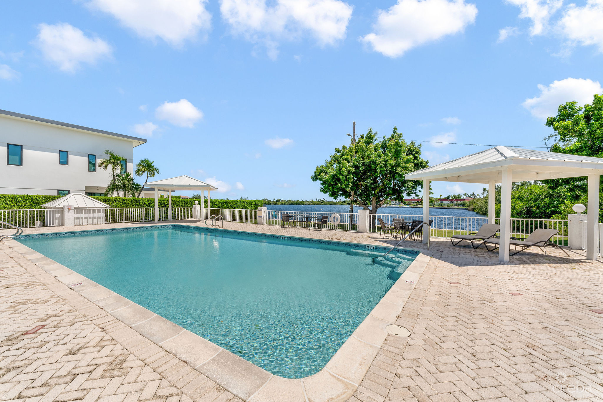 CANALFRONT 4 BED | 4.5 BATH – NEWLY RENOVATED GOVERNORS HARBOUR HOME