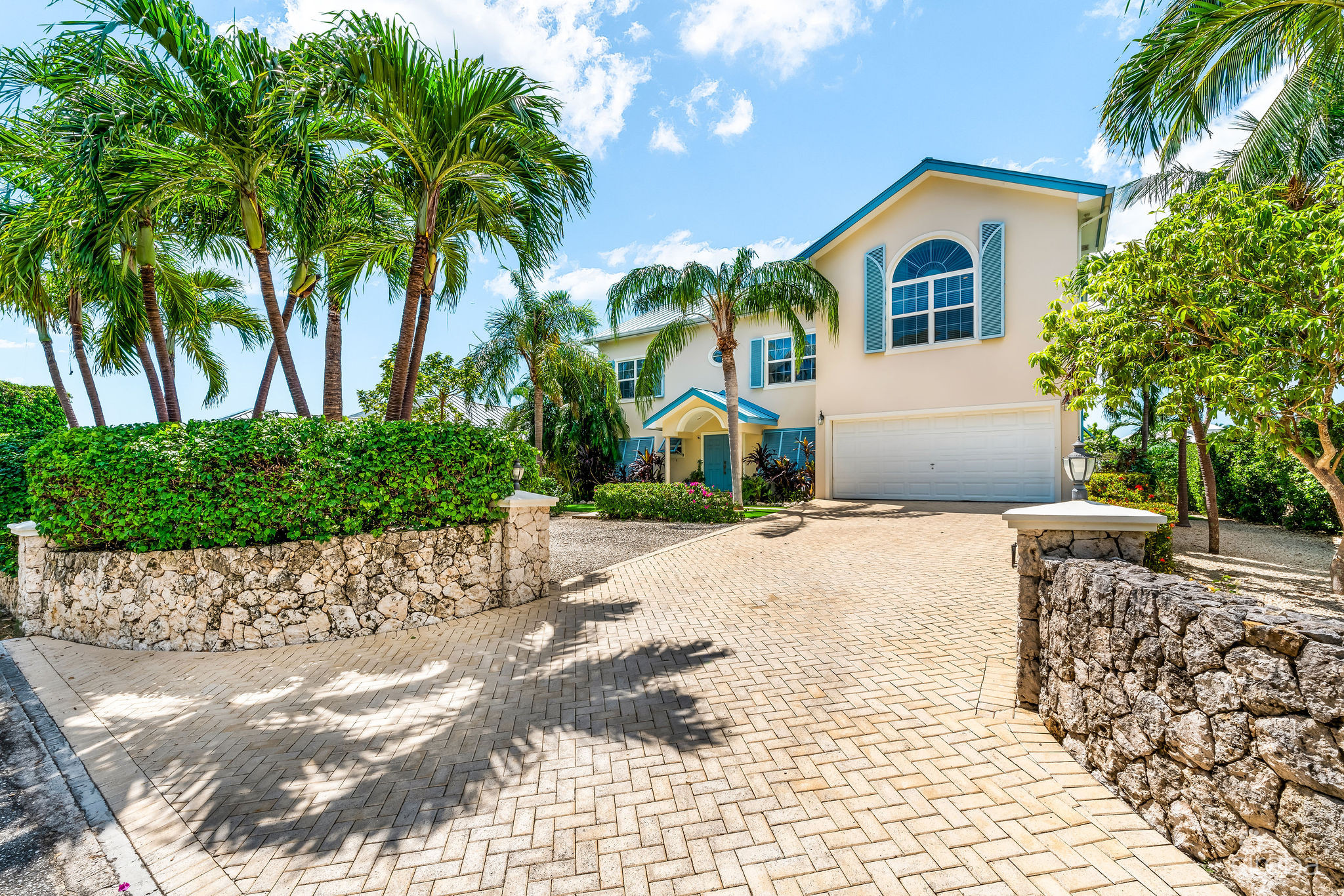 BIMINI DRIVE  – GRAND HARBOUR | EXCLUSIVE 5-BED WATERFRONT HOME