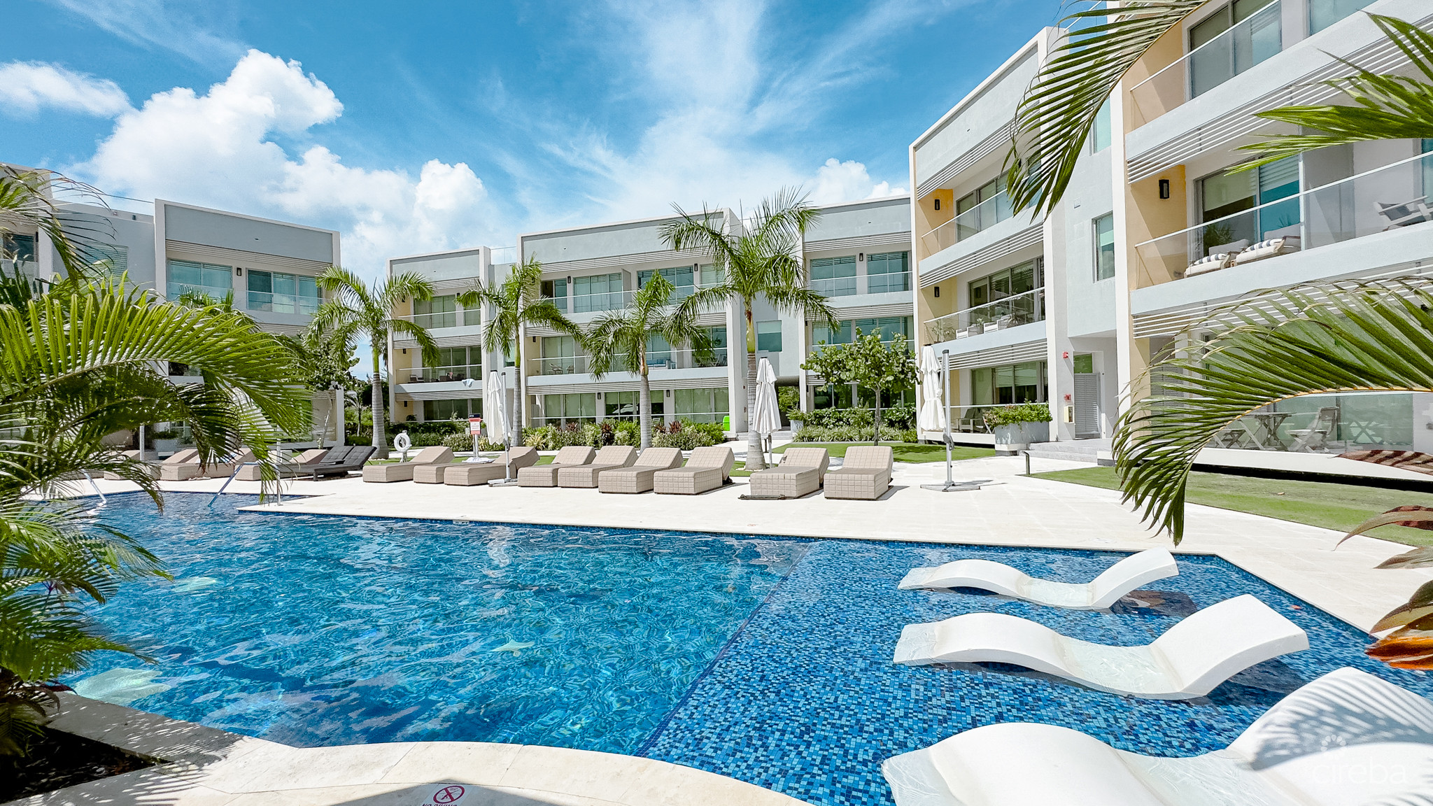 ONE CANAL POINT – SEVEN MILE BEACH