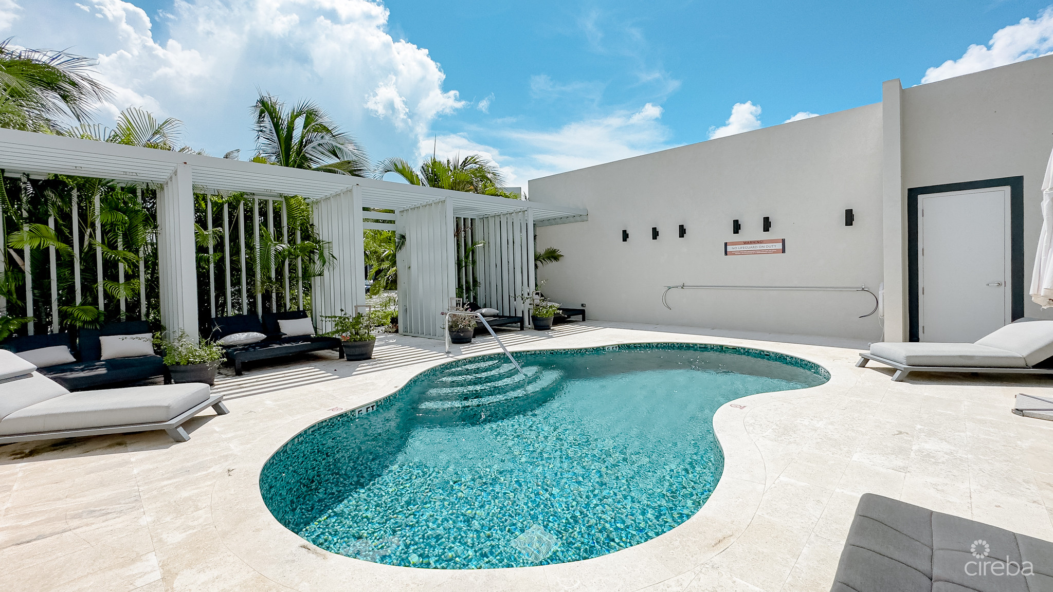 ONE CANAL POINT – SEVEN MILE BEACH