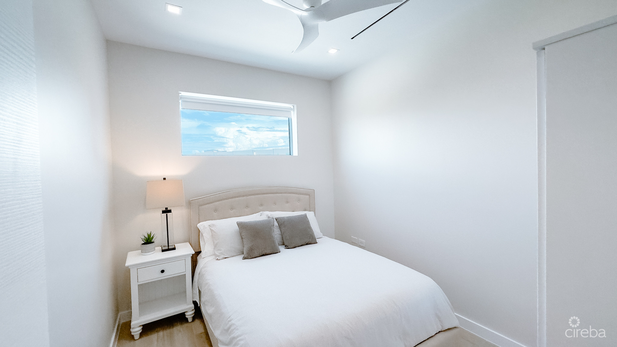 ONE CANAL POINT – SEVEN MILE BEACH