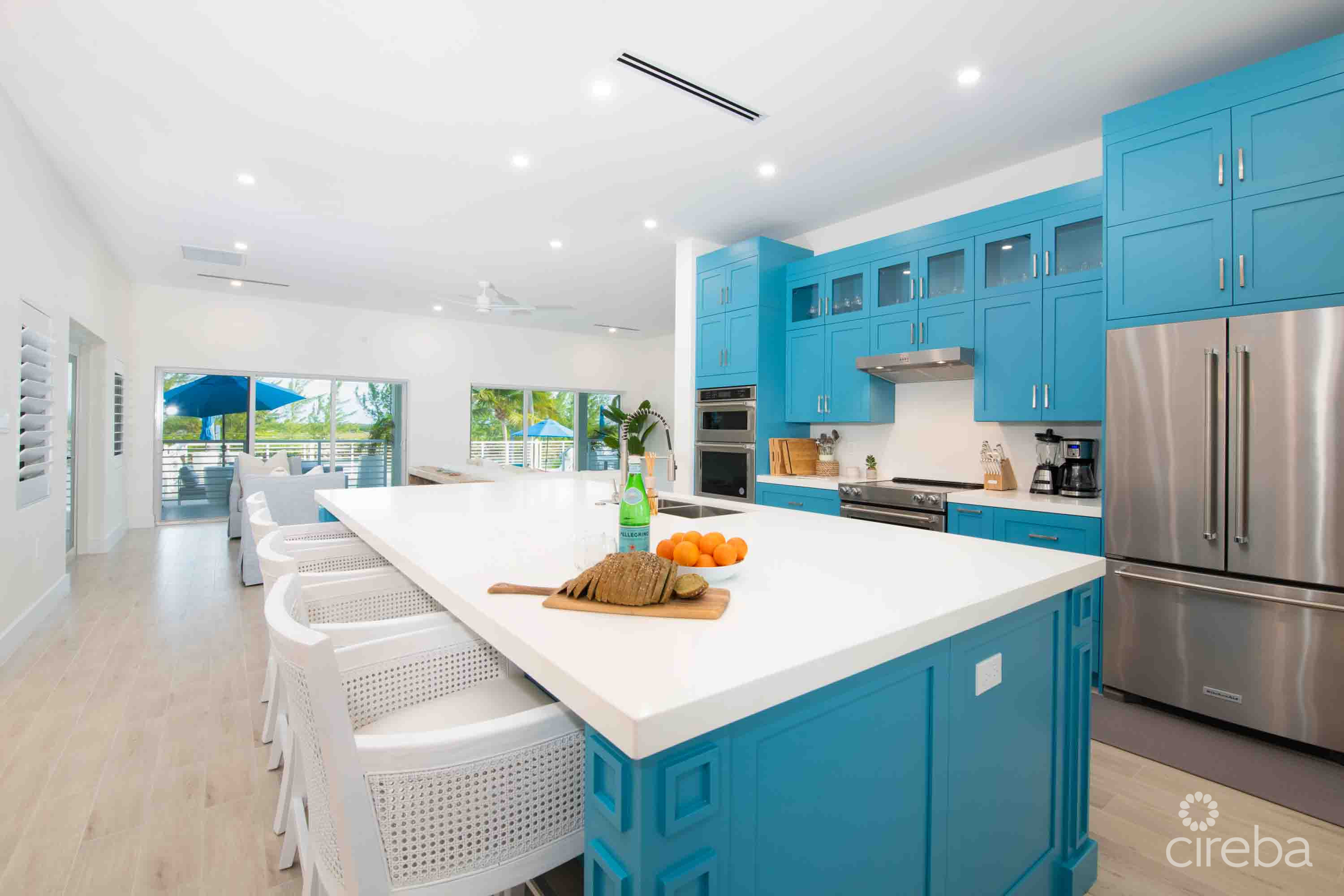 CARIB SUN – EXQUISITE WATERFRONT ESTATE W /GUESTHOUSE IN CAYMAN KAI