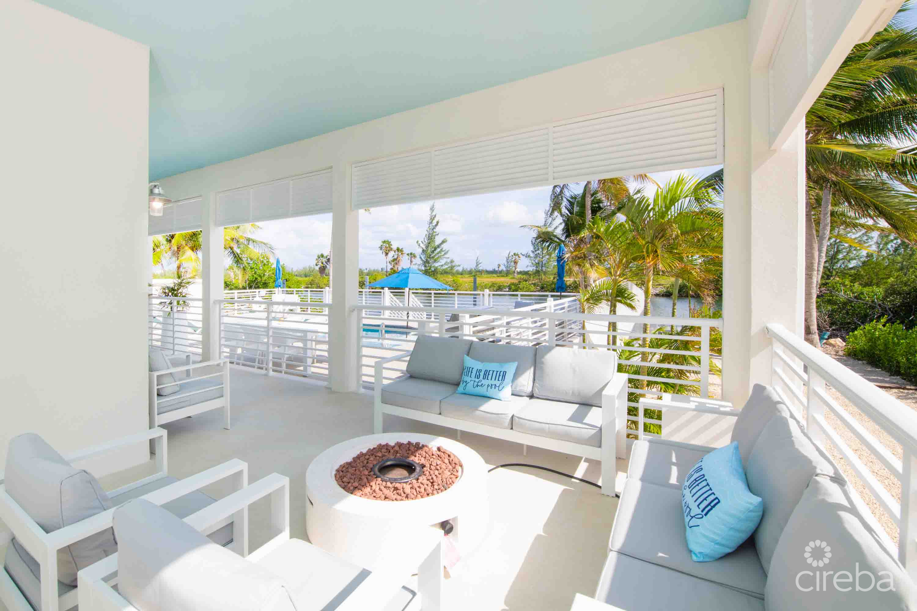 CARIB SUN – EXQUISITE WATERFRONT ESTATE W /GUESTHOUSE IN CAYMAN KAI