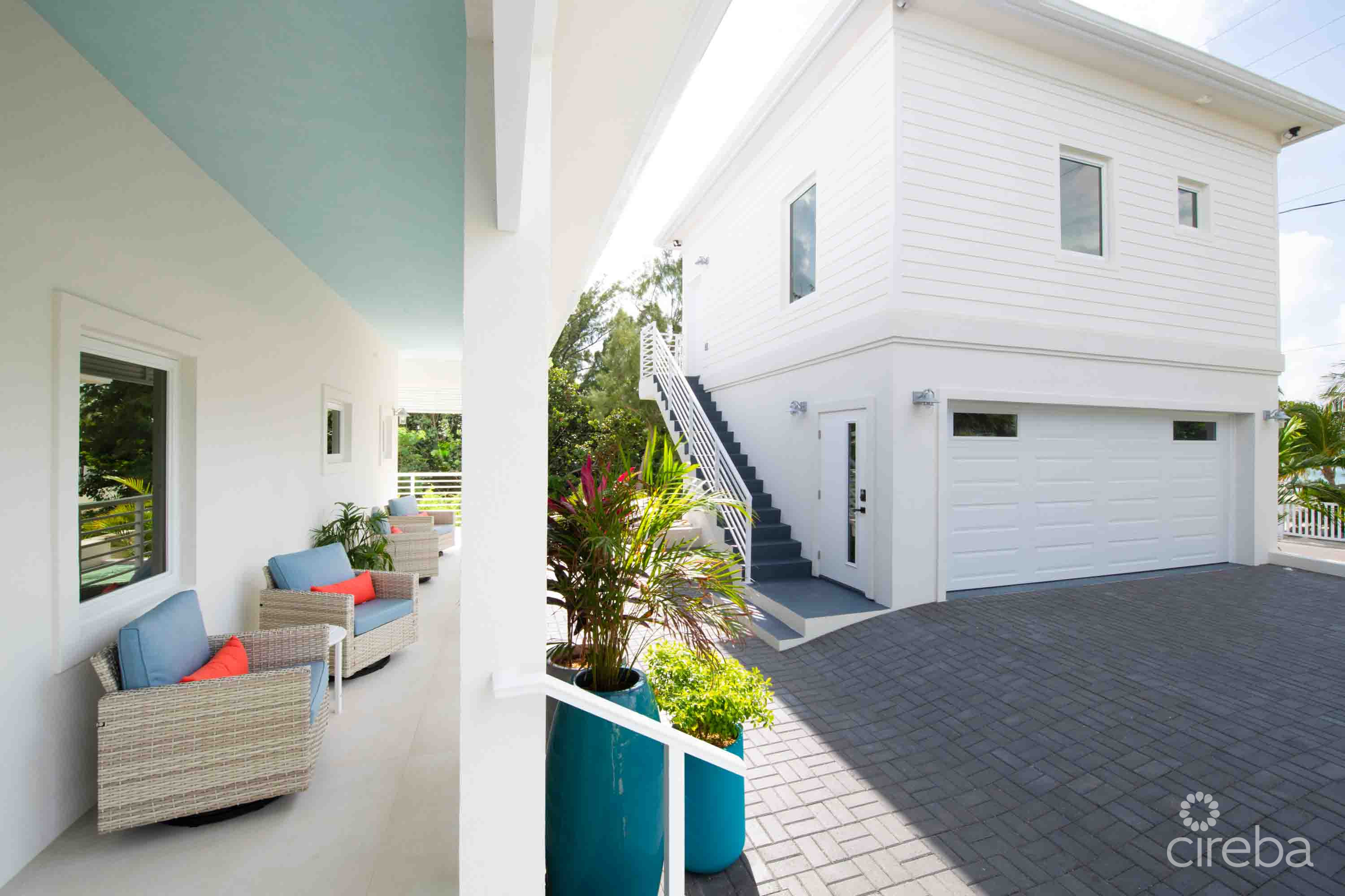 CARIB SUN – EXQUISITE WATERFRONT ESTATE W /GUESTHOUSE IN CAYMAN KAI
