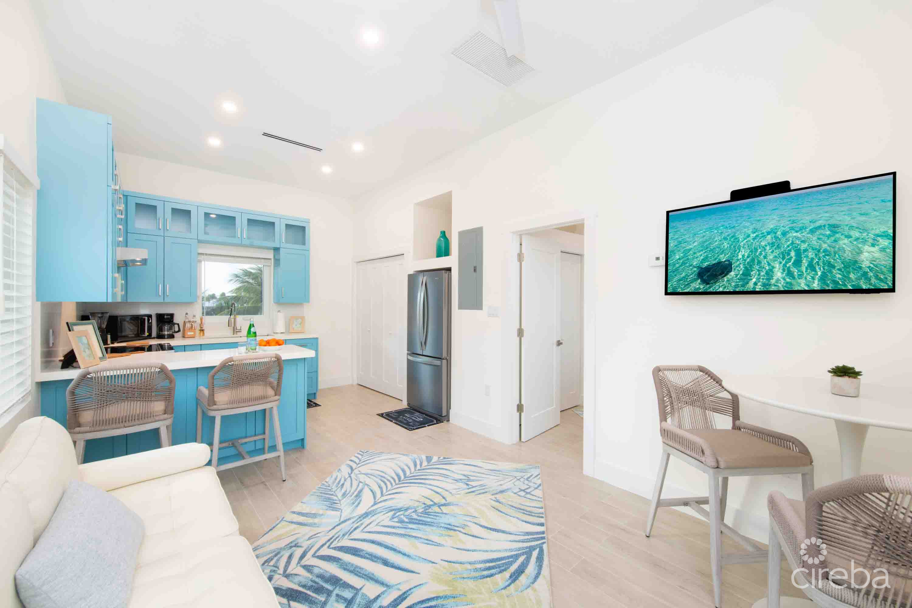 CARIB SUN – EXQUISITE WATERFRONT ESTATE W /GUESTHOUSE IN CAYMAN KAI