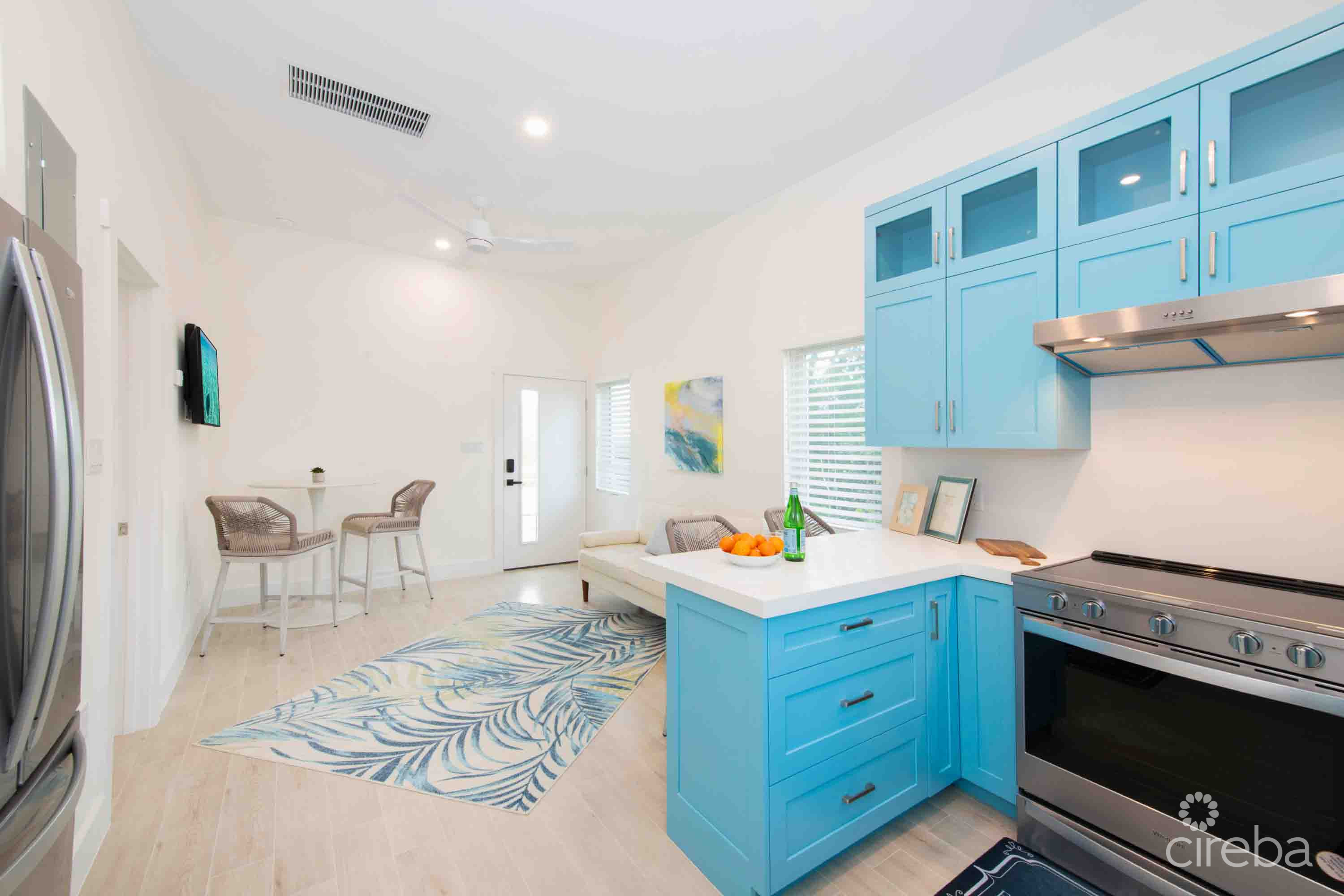 CARIB SUN – EXQUISITE WATERFRONT ESTATE W /GUESTHOUSE IN CAYMAN KAI
