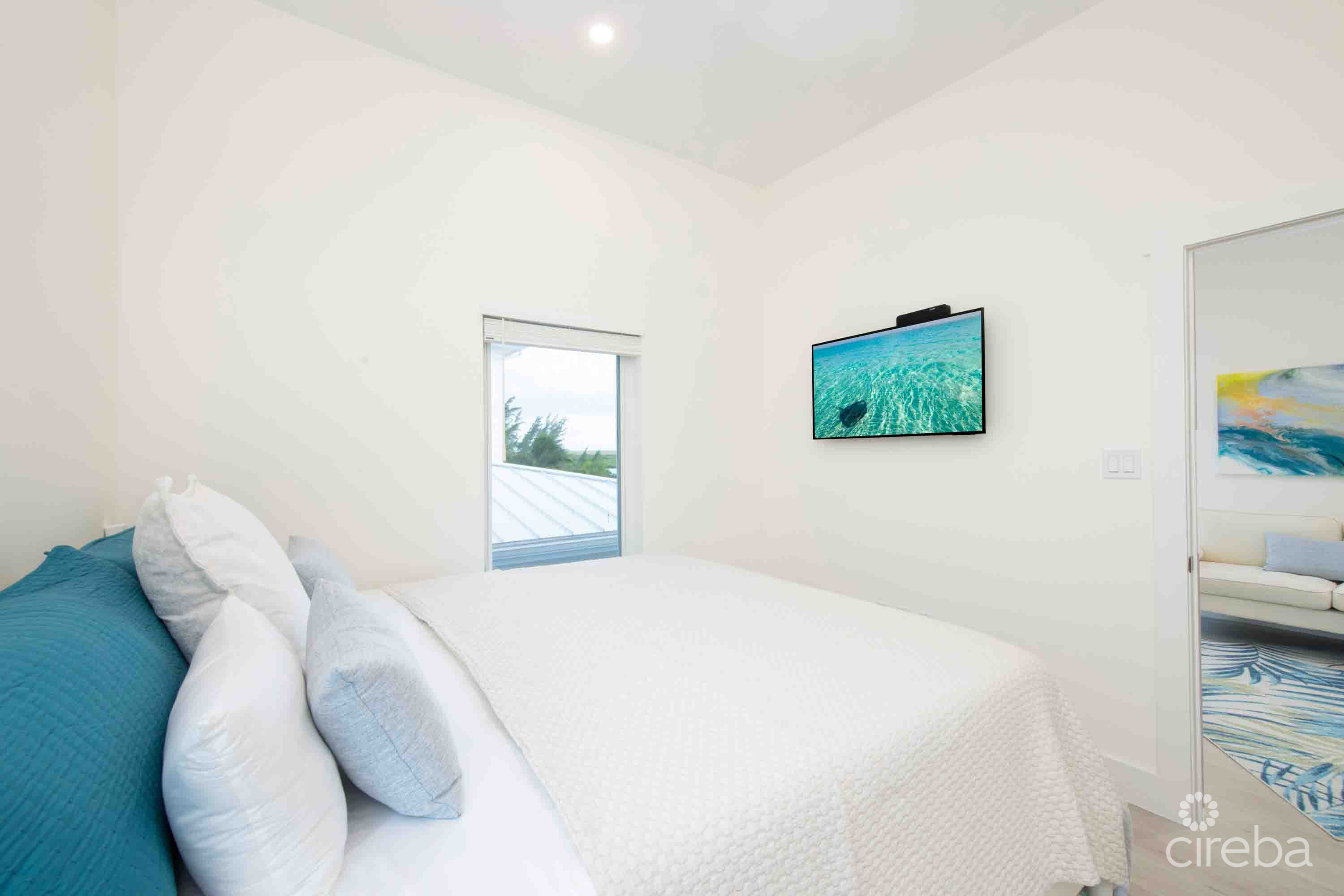 CARIB SUN – EXQUISITE WATERFRONT ESTATE W /GUESTHOUSE IN CAYMAN KAI