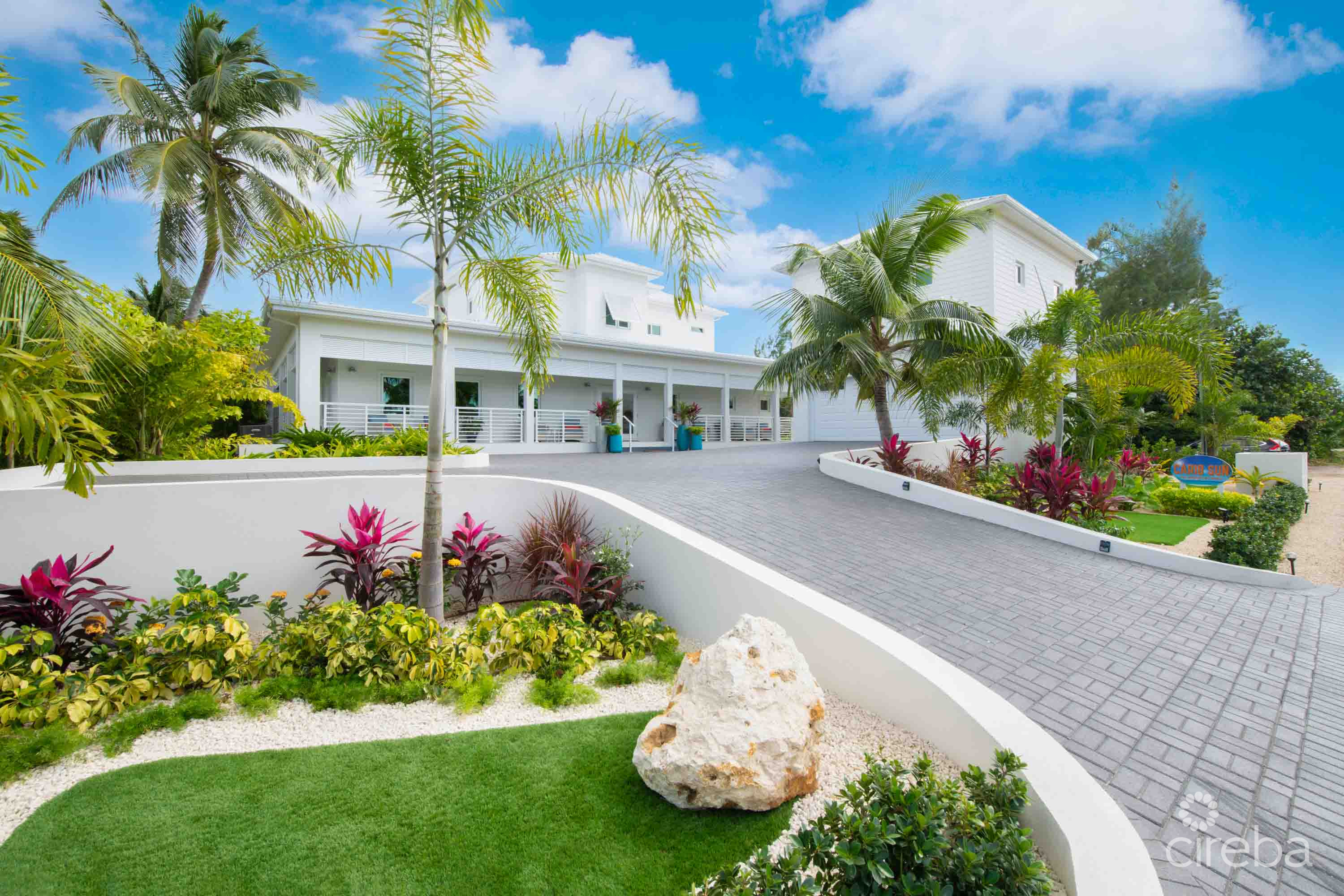 CARIB SUN – EXQUISITE WATERFRONT ESTATE W /GUESTHOUSE IN CAYMAN KAI